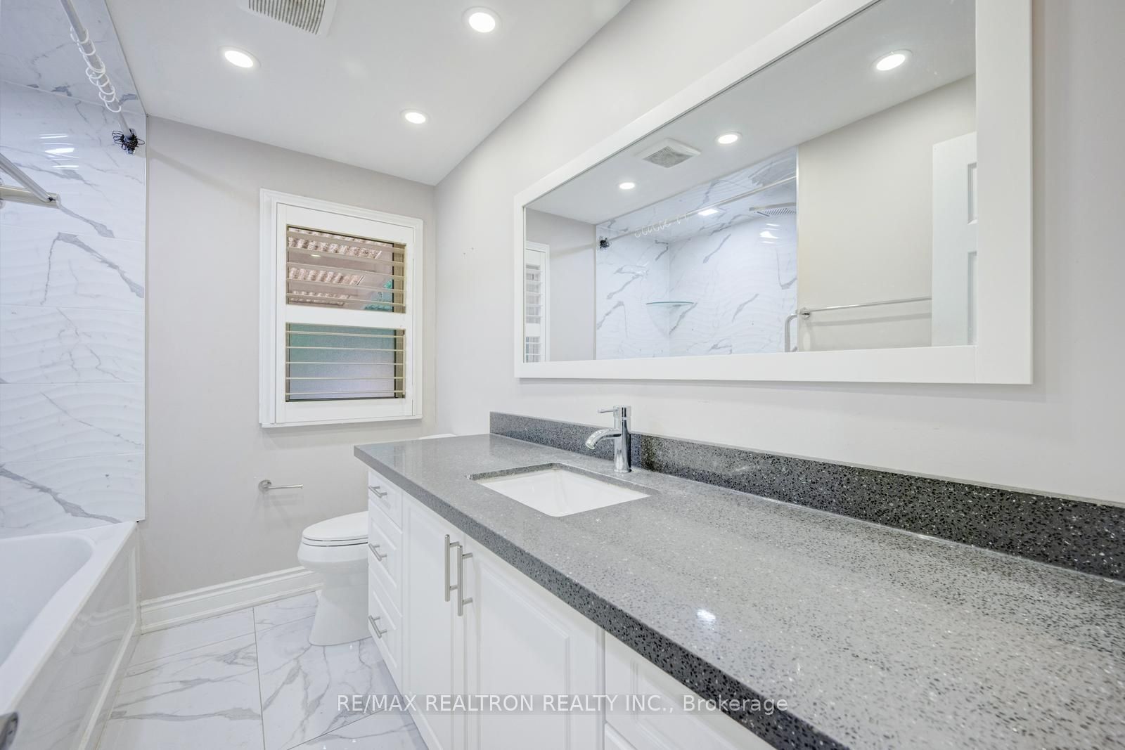 30 Lawrence Crescent Property Photo 25