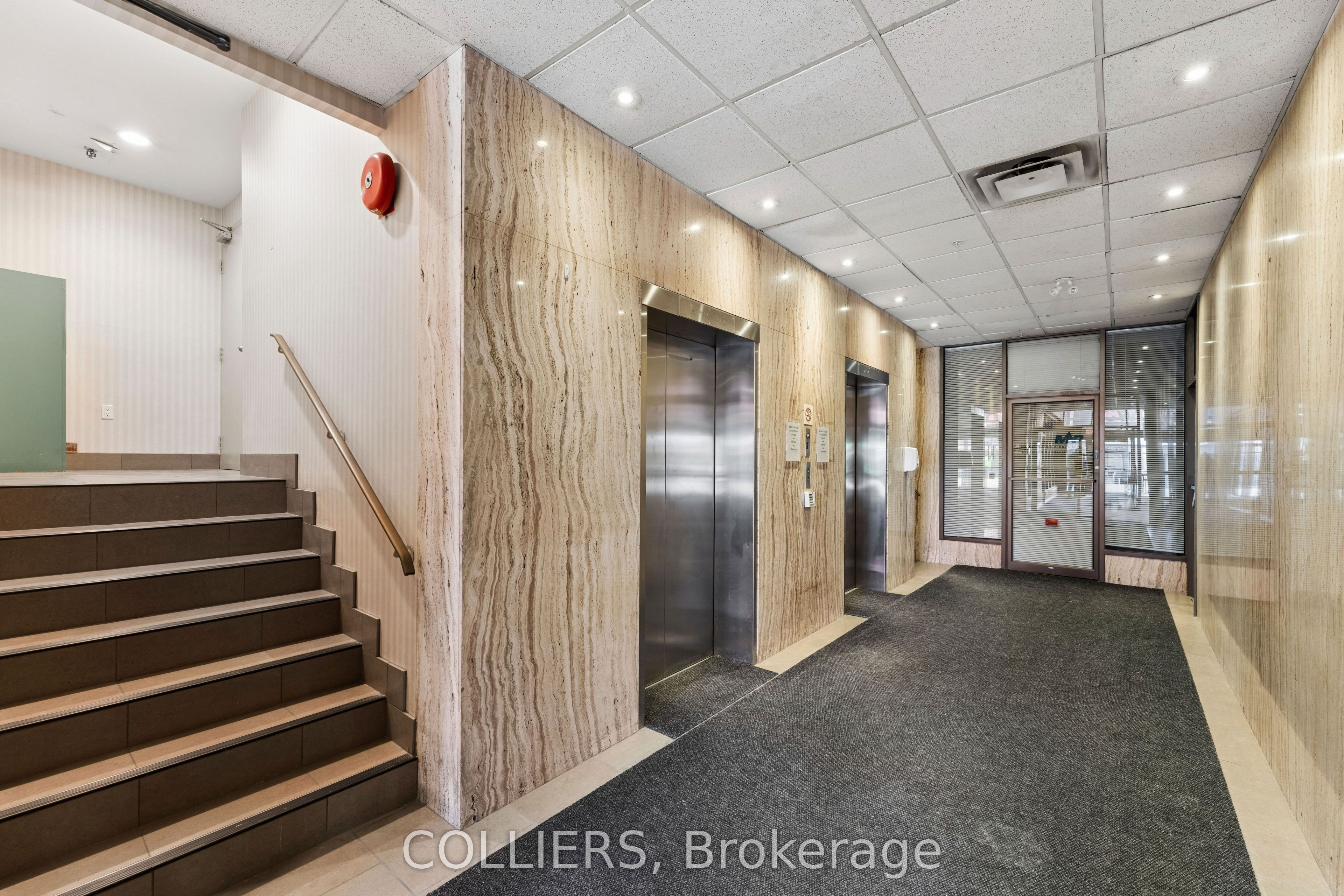 21 Queen Street E Property Photo 3