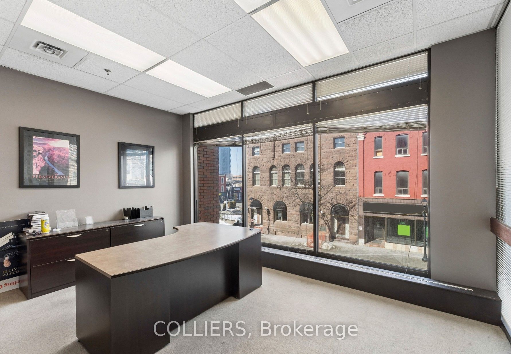 21 Queen Street E Property Photo 4