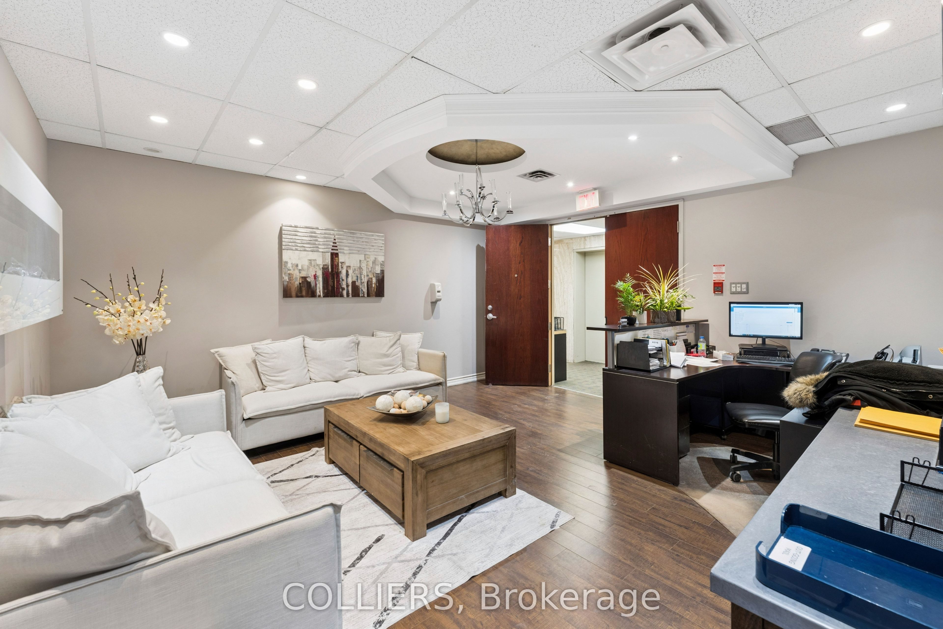 21 Queen Street E Property Photo 5