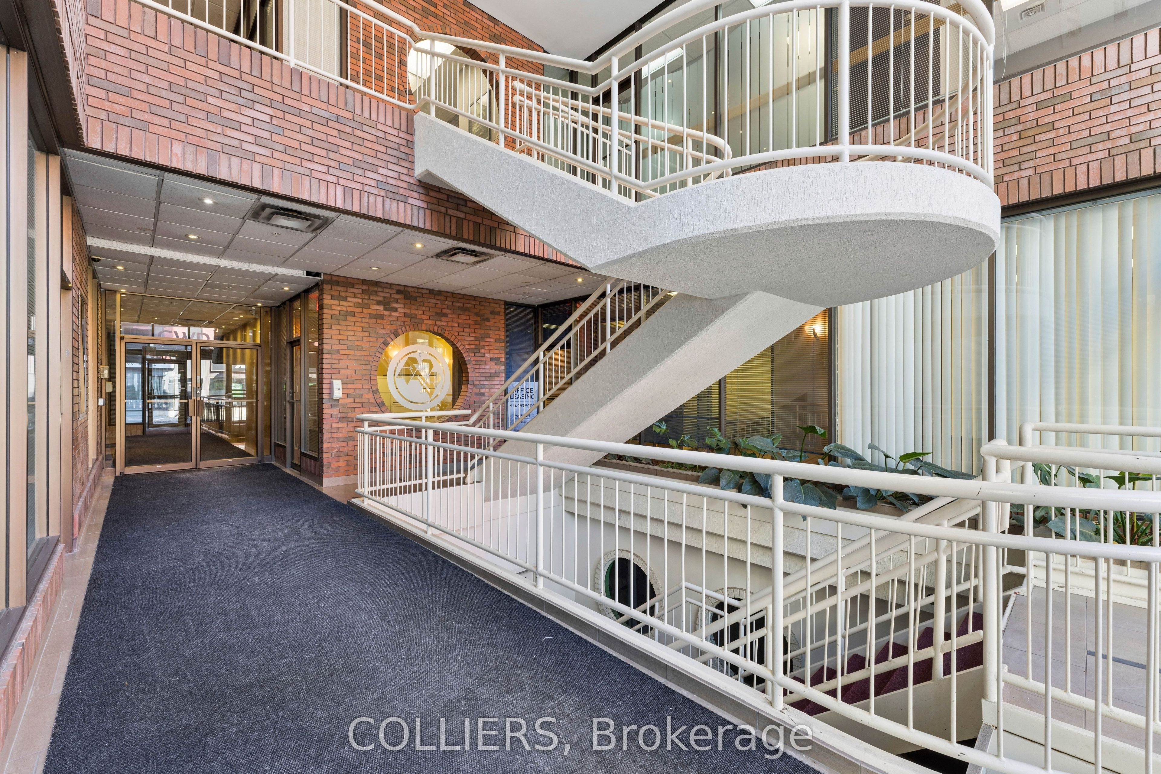 21 Queen Street E Property Photo 9