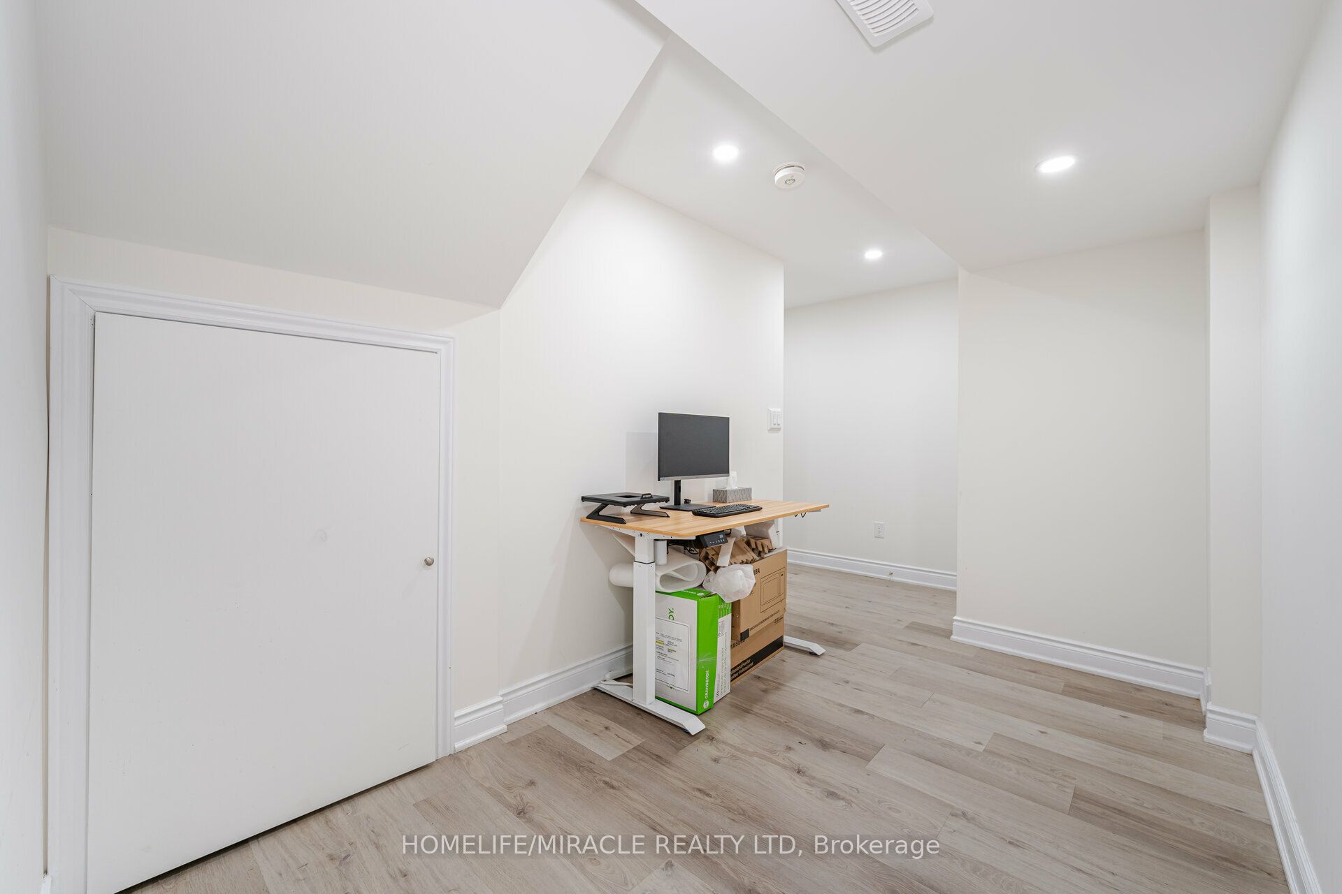 68 Circus Crescent Property Photo 24