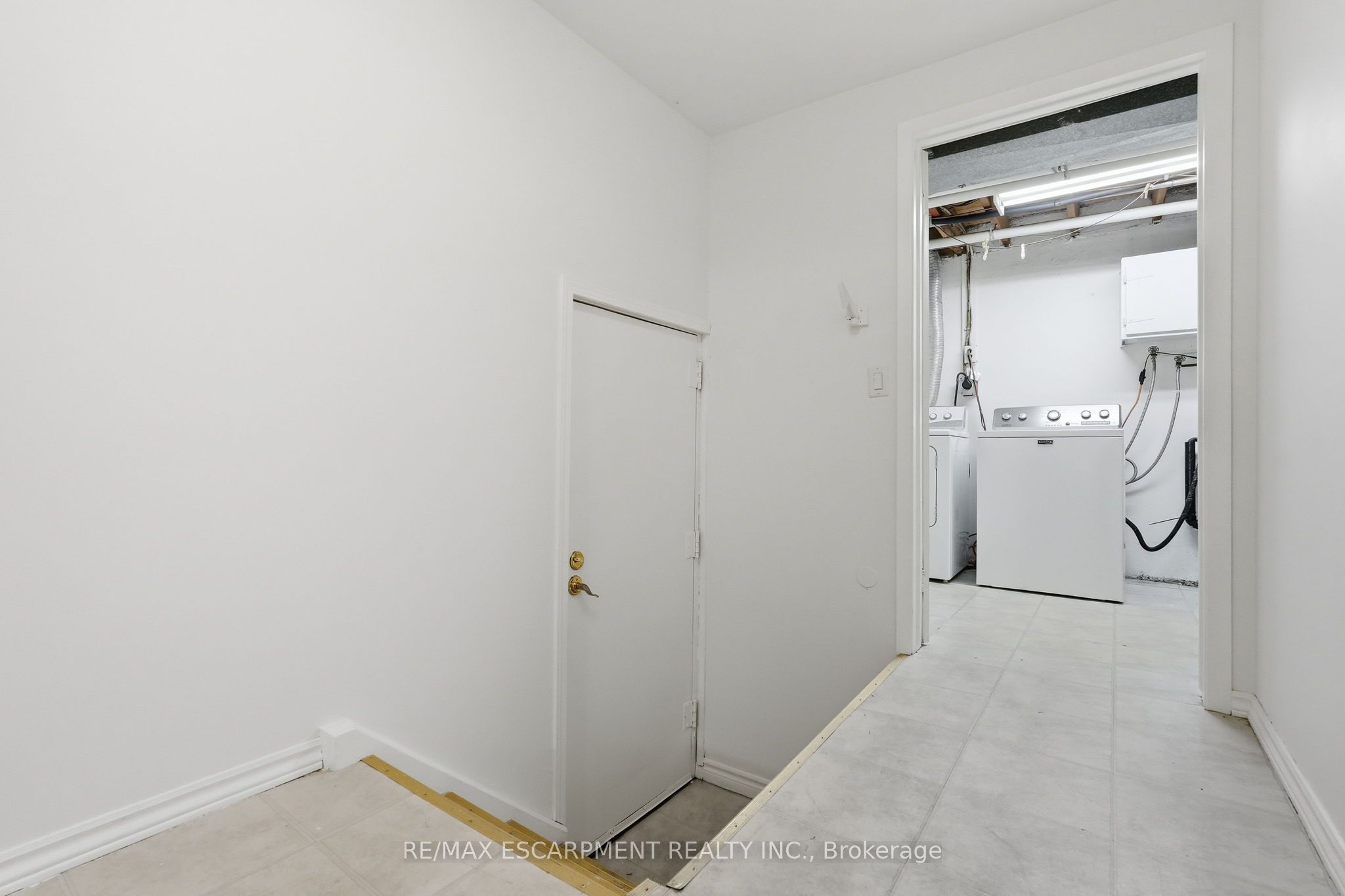 2252 Upper Middle Road 4 Property Photo 30