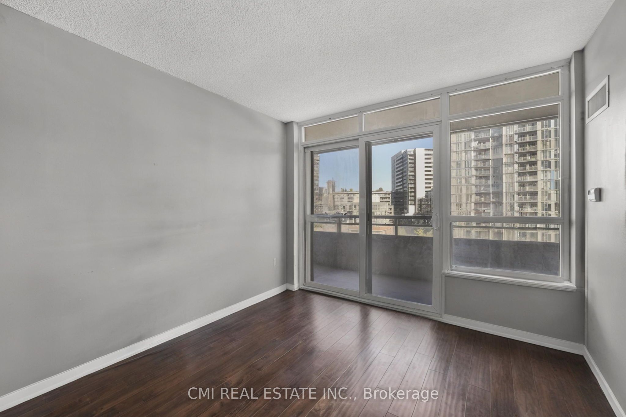 38 Joe Shuster Way 725 Property Photo 6