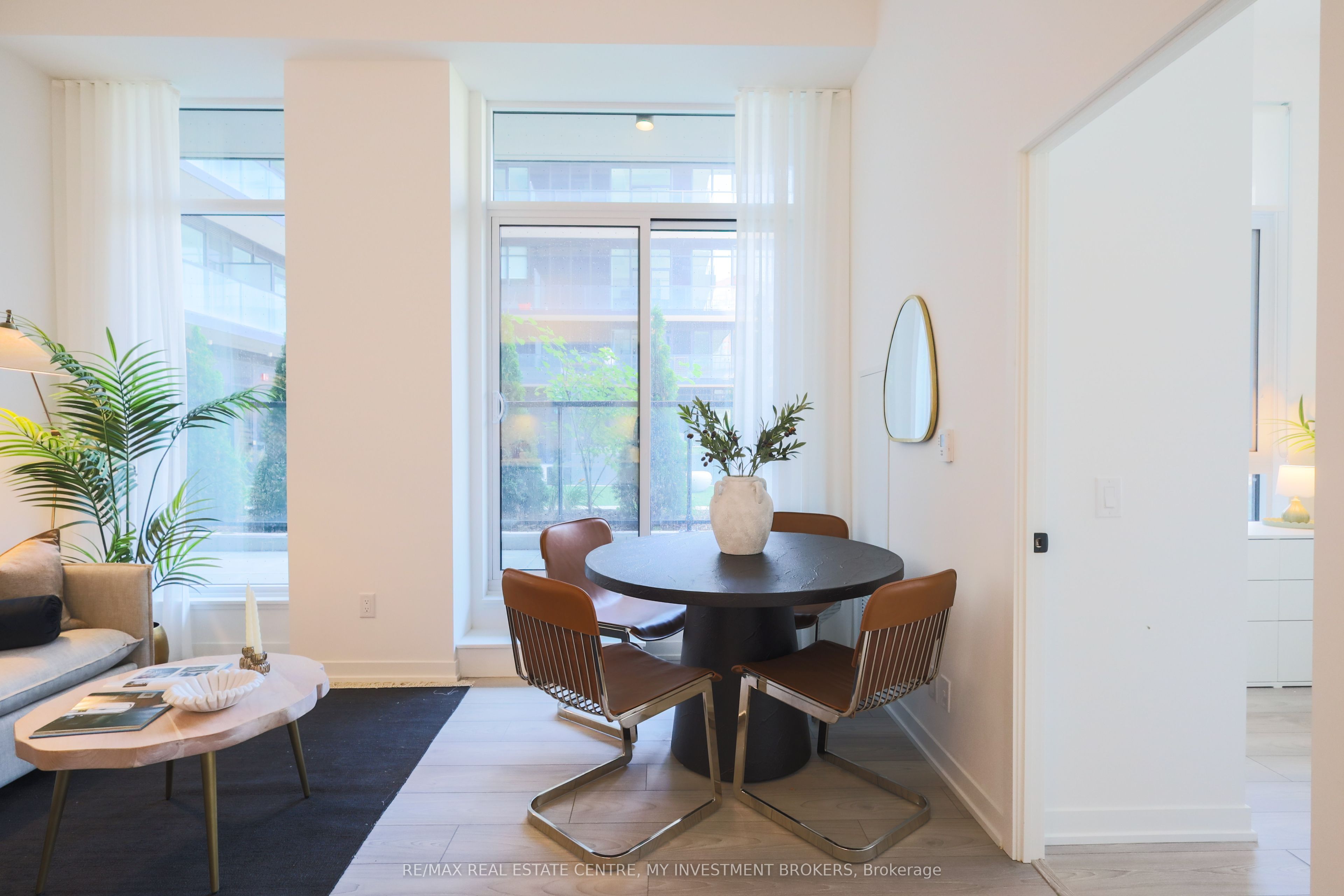 285 Dufferin Street 202 Property Photo 2
