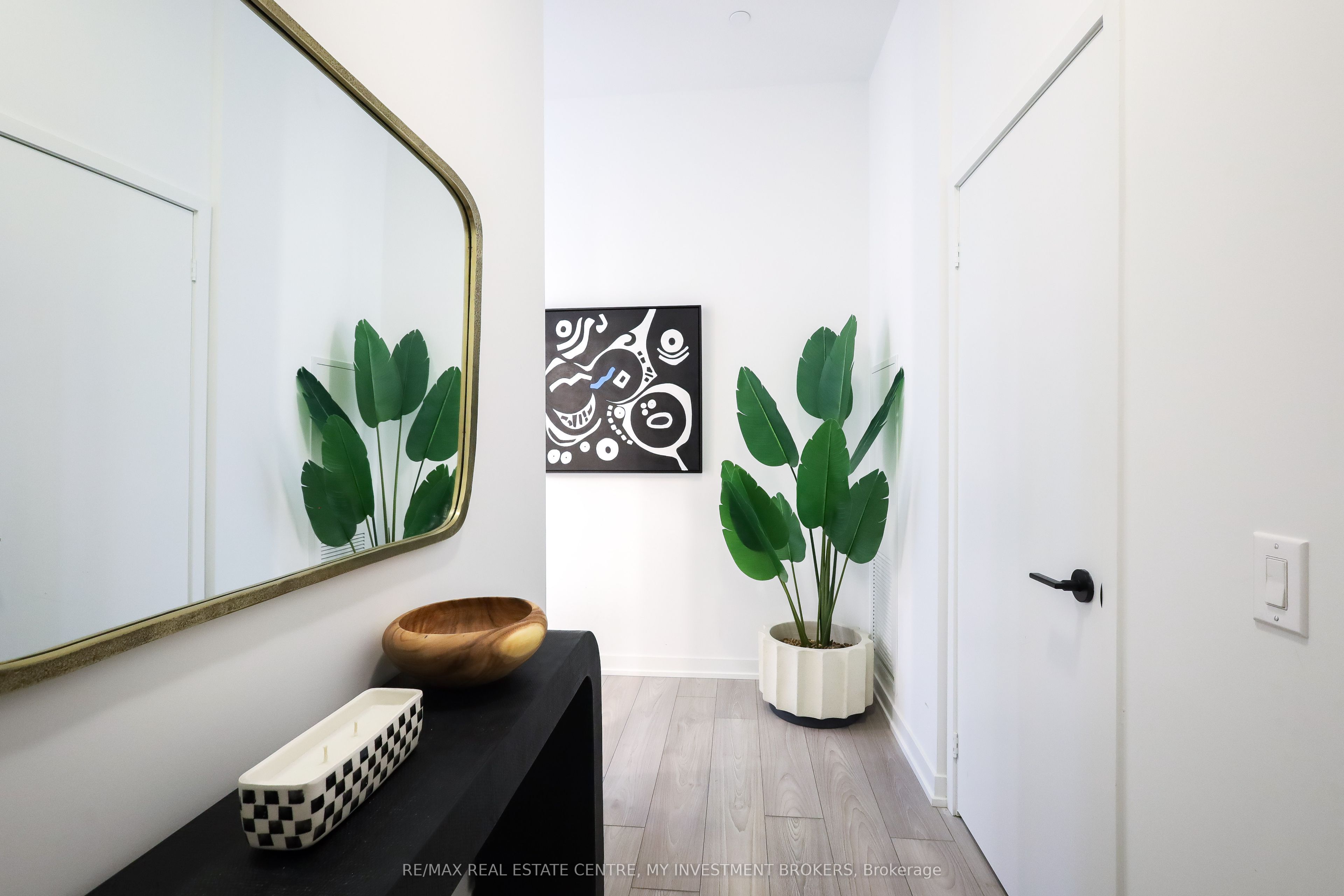 285 Dufferin Street 202 Property Photo 4