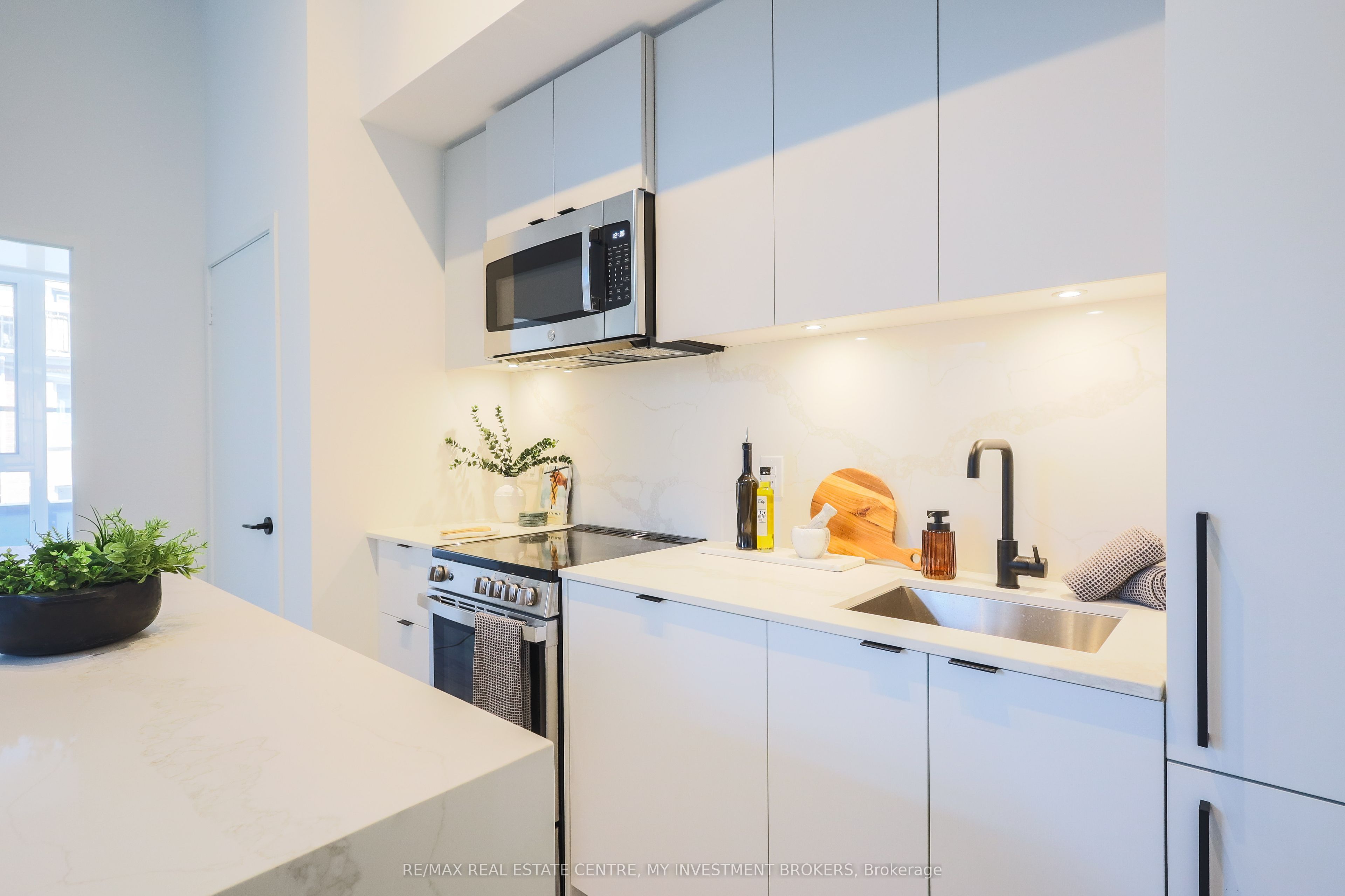285 Dufferin Street 202 Property Photo 8