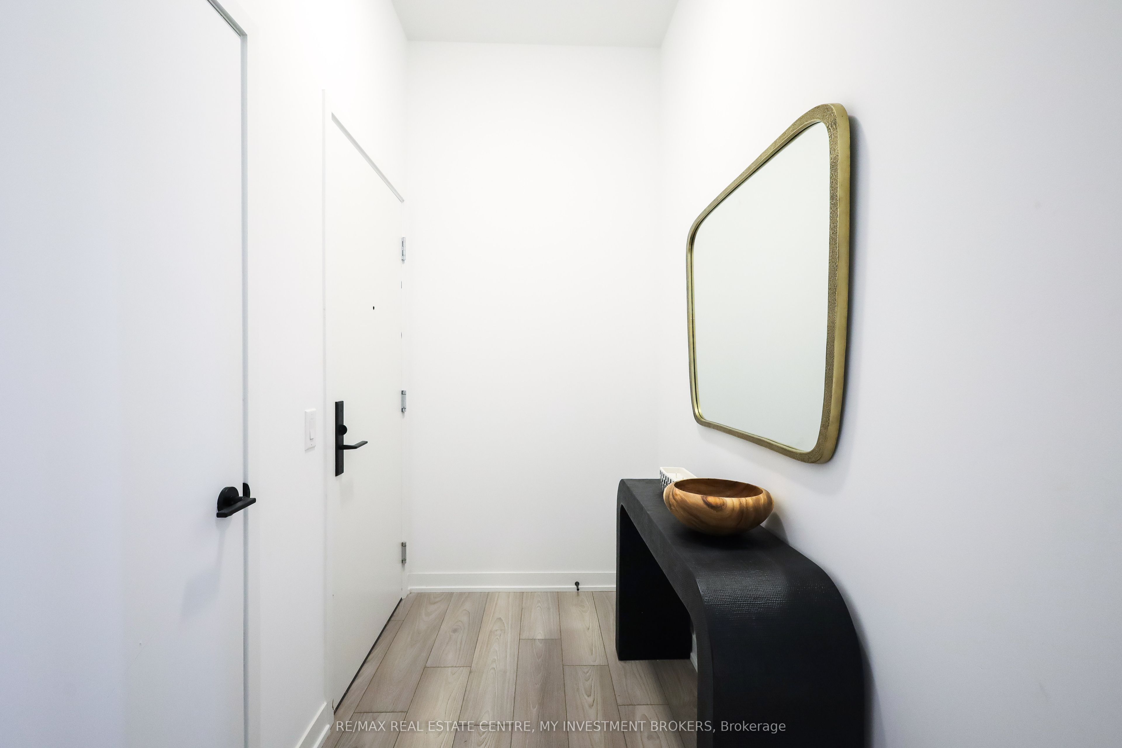 285 Dufferin Street 202 Property Photo 21
