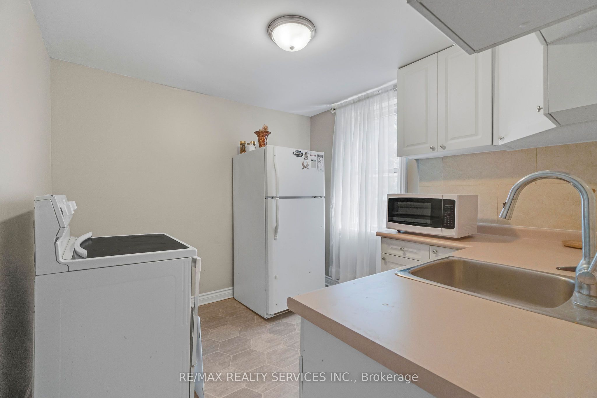 2 Parsons Avenue Property Photo 6