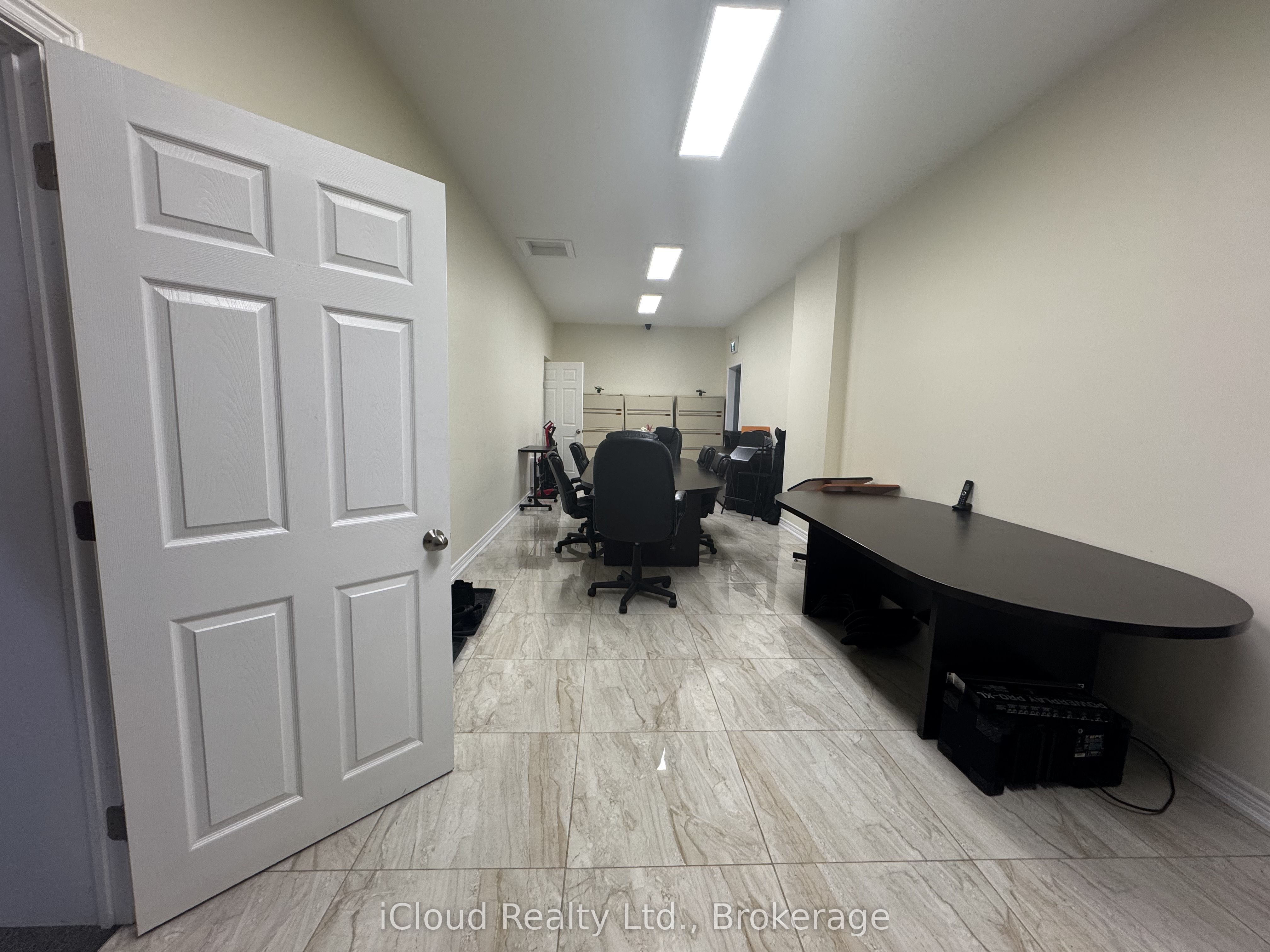 3518 King Street N Property Photo 16