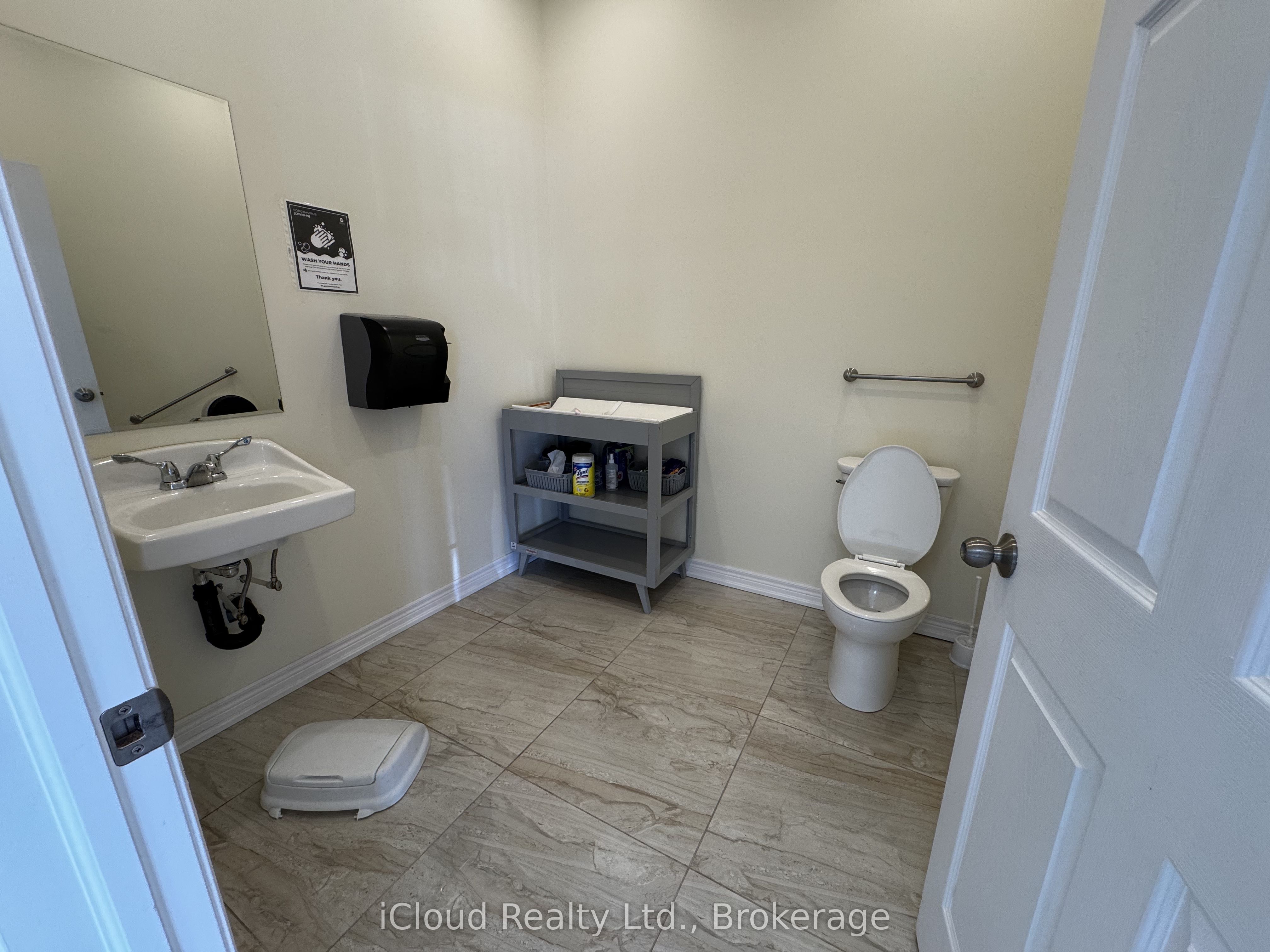 3518 King Street N Property Photo 23