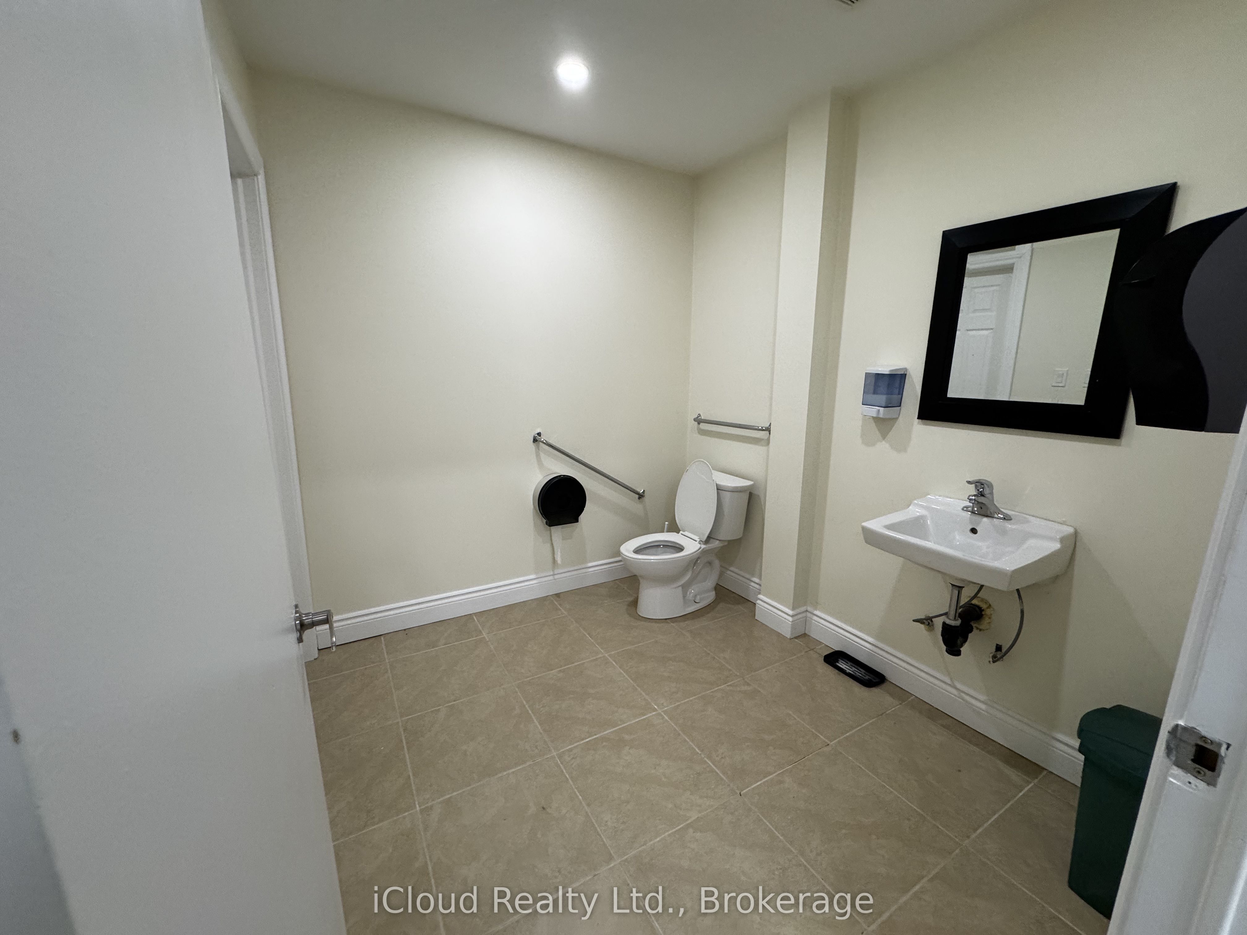 3518 King Street N Property Photo 31
