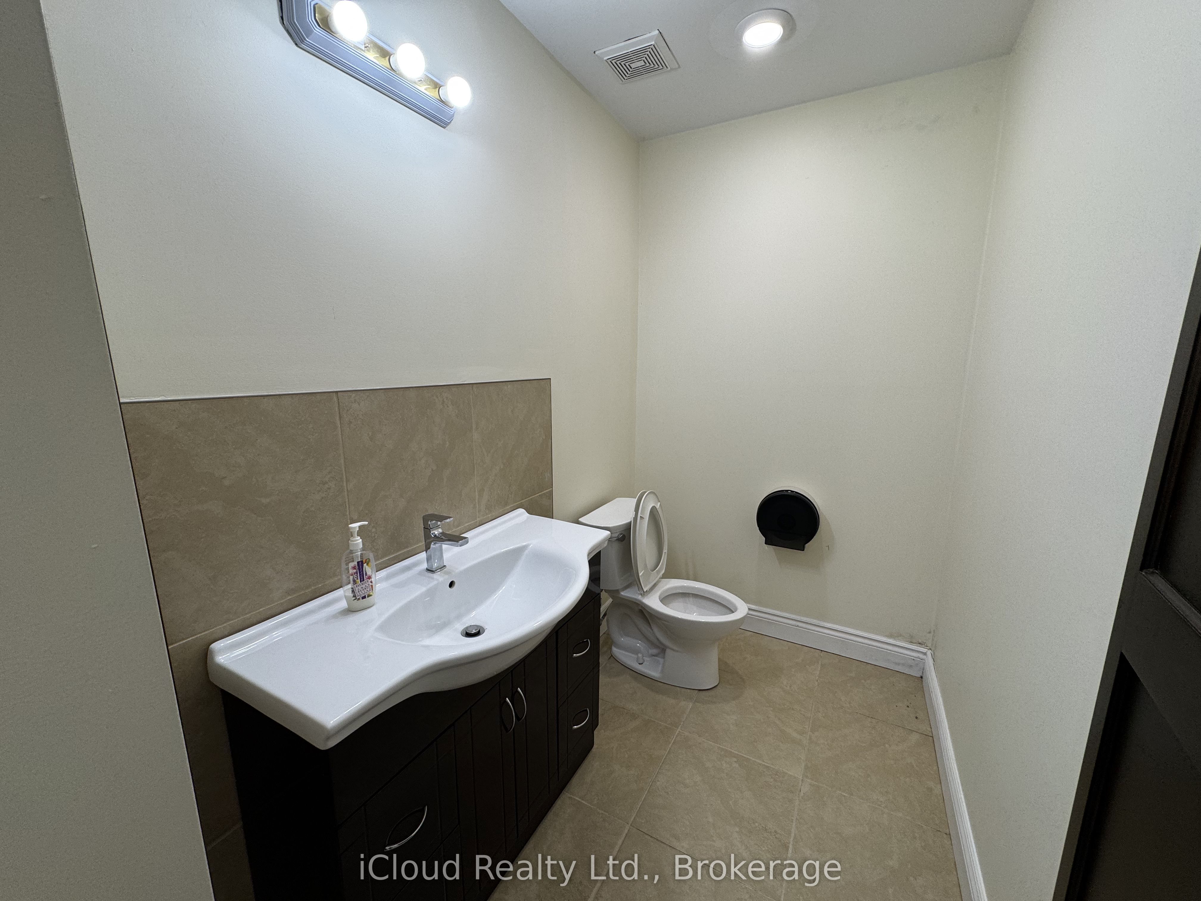 3518 King Street N Property Photo 35