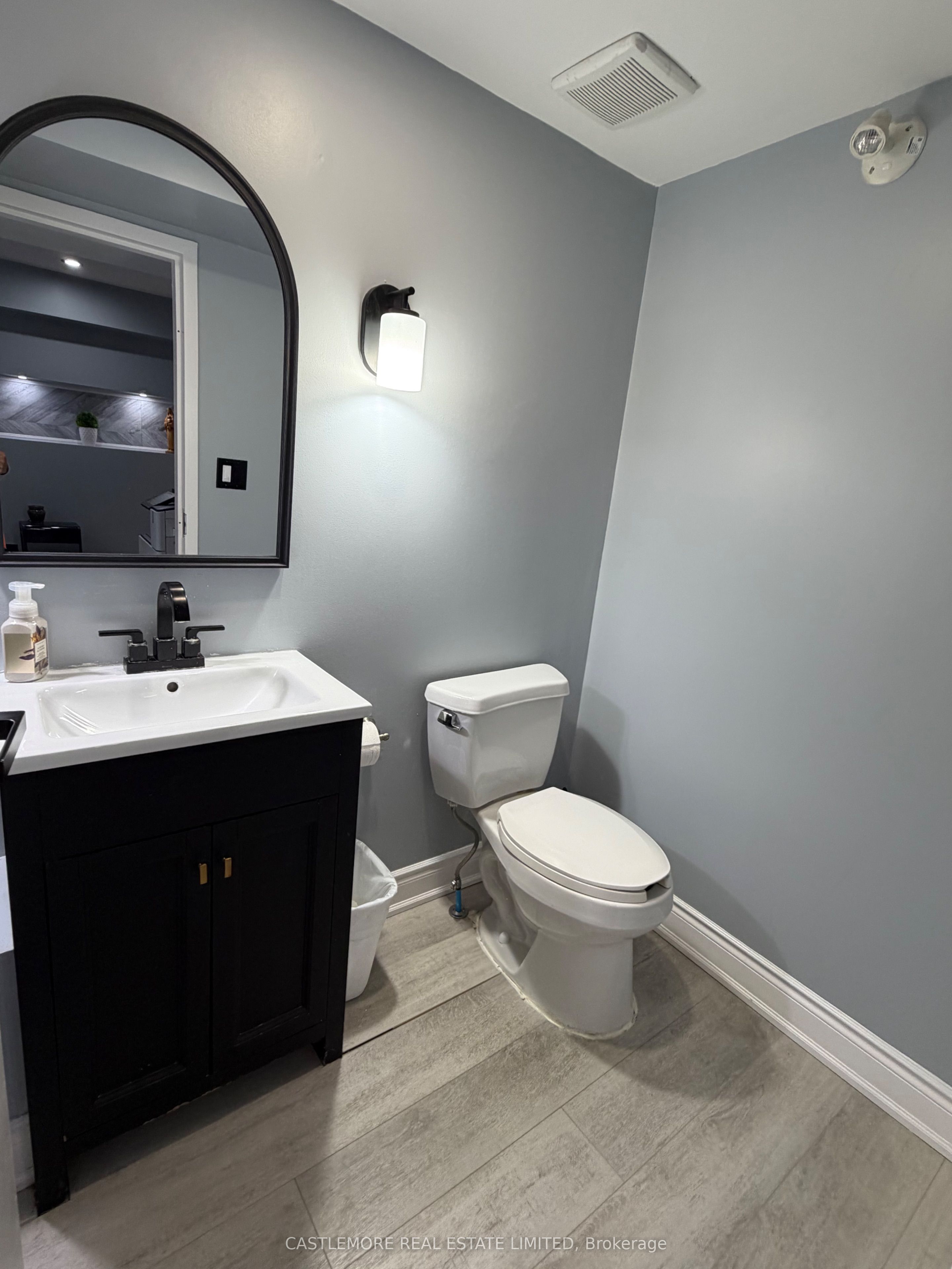 925 Lakeshore Road Property Photo 8