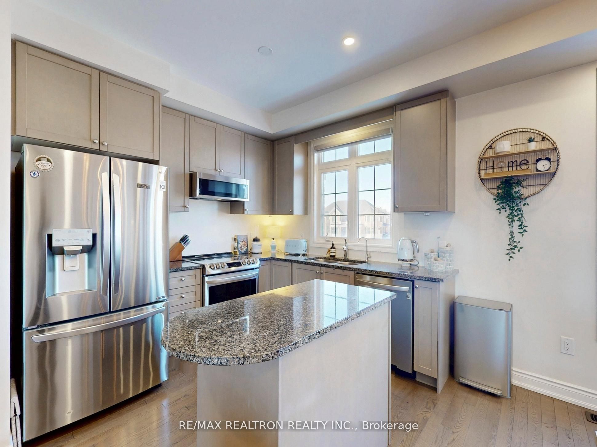 6 Oakmore Lane Property Photo 8