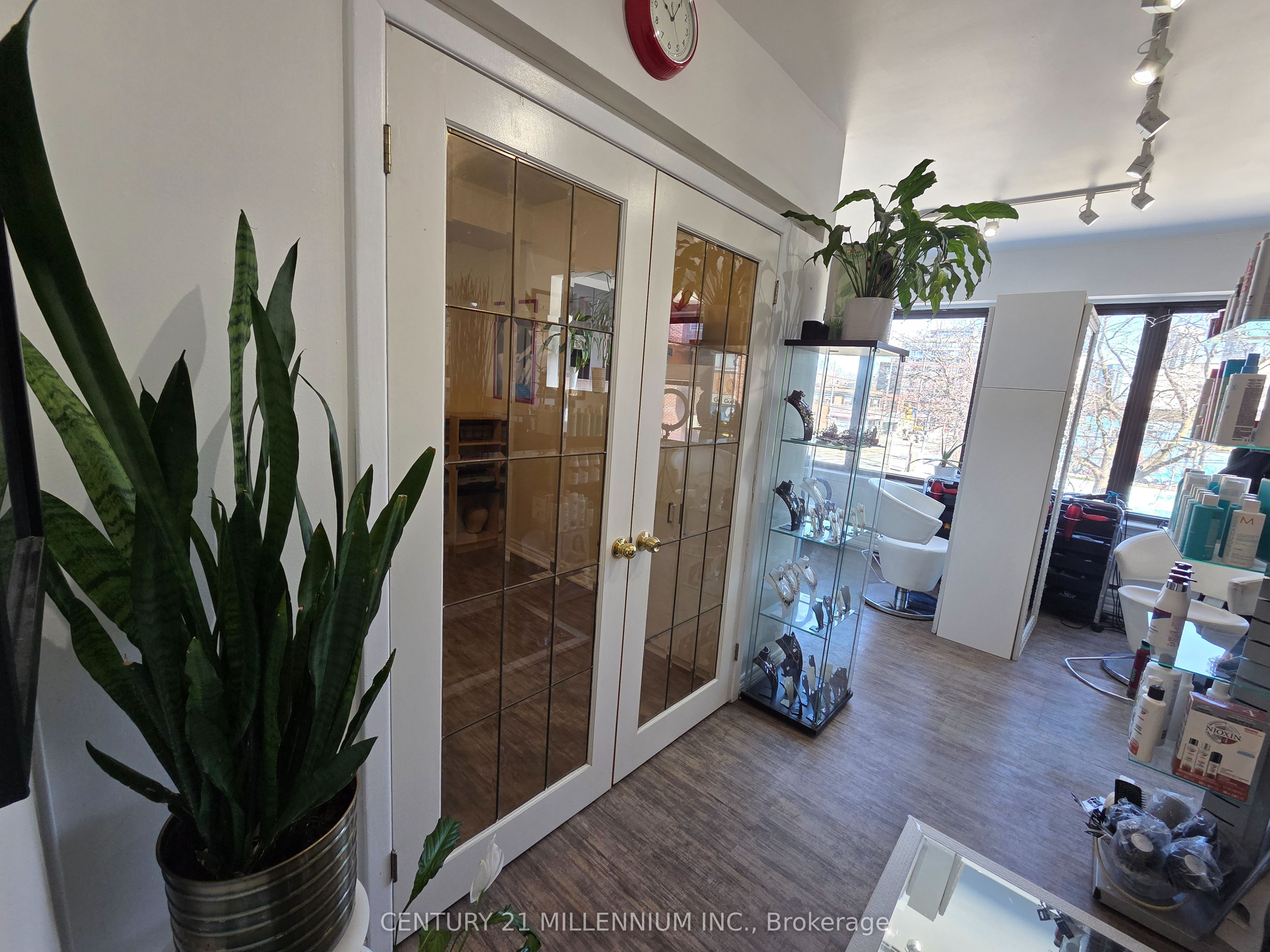 2479 Lake Shore Boulevard W B Property Photo 3
