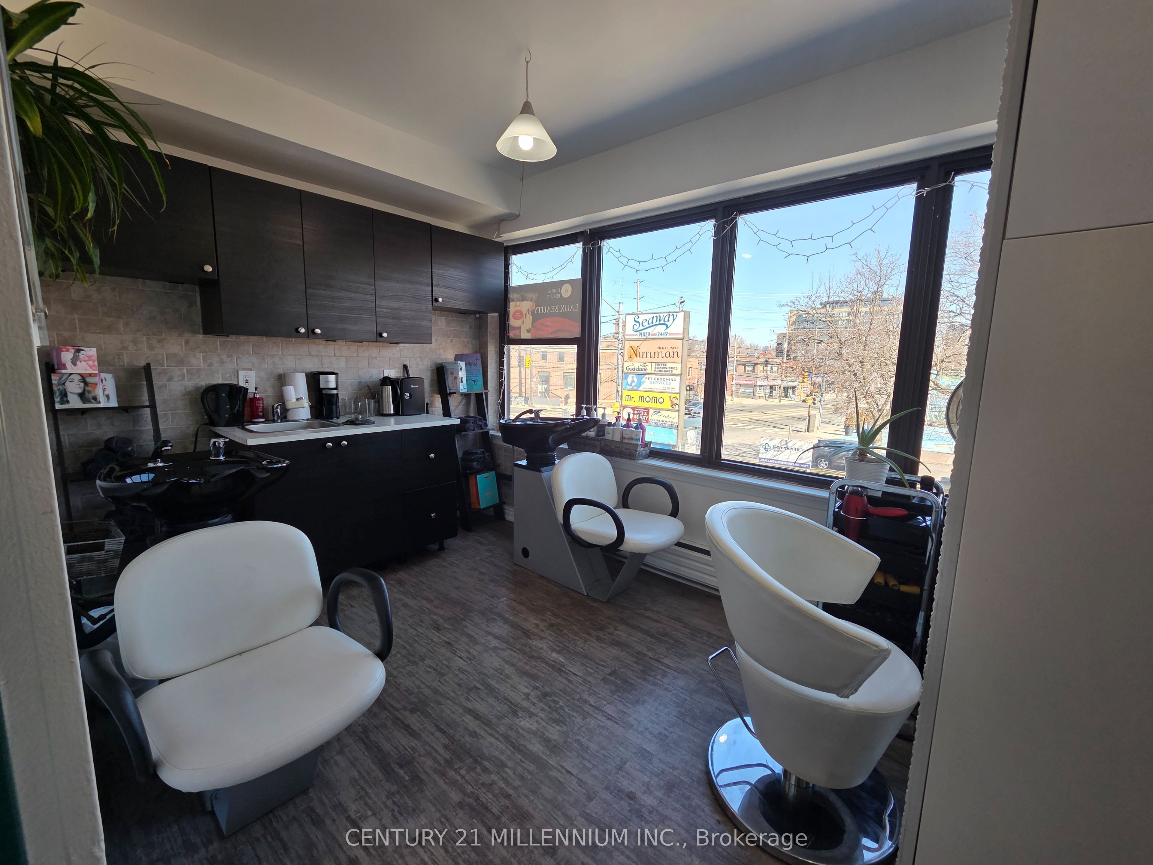 2479 Lake Shore Boulevard W B Property Photo 15