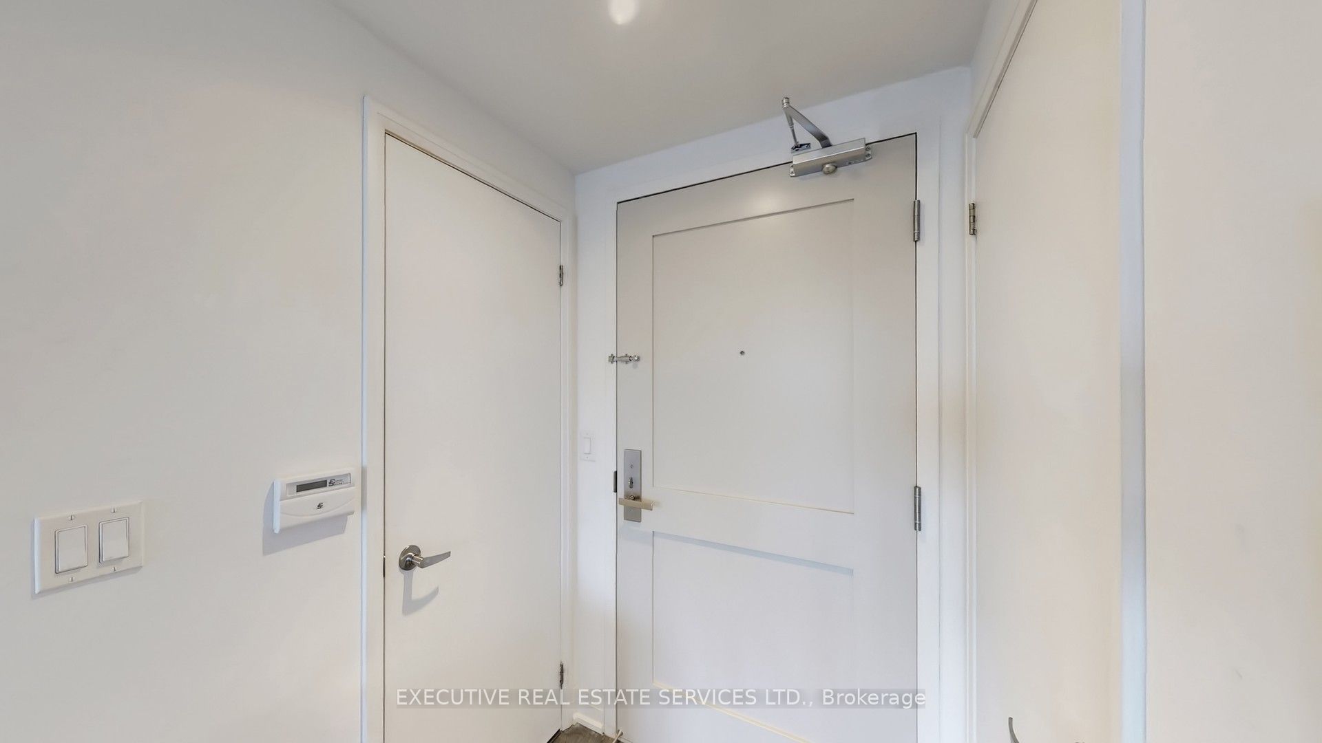 10 Gibbs Road 624 Property Photo 8