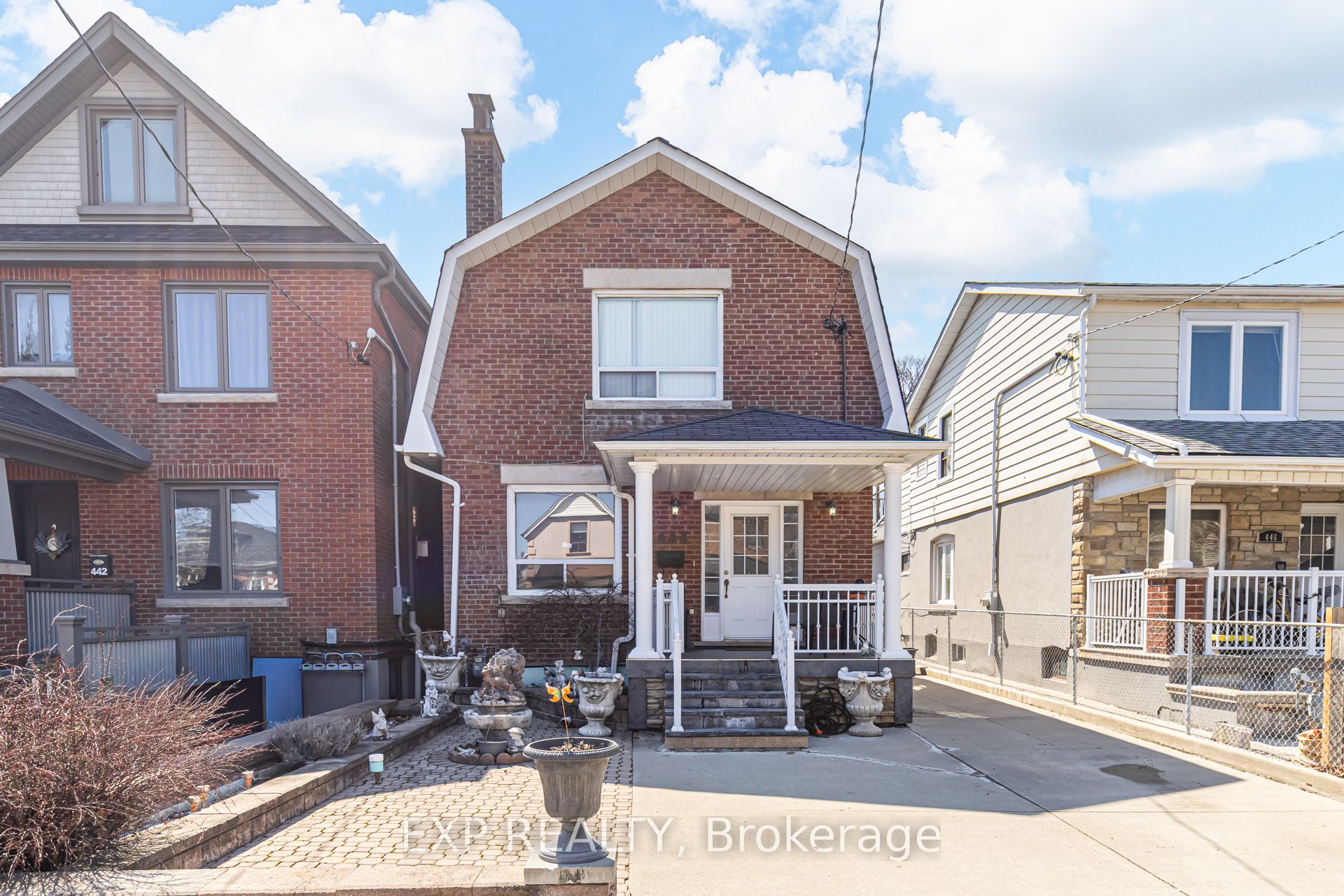 444 Maybank Avenue Property Photo 1