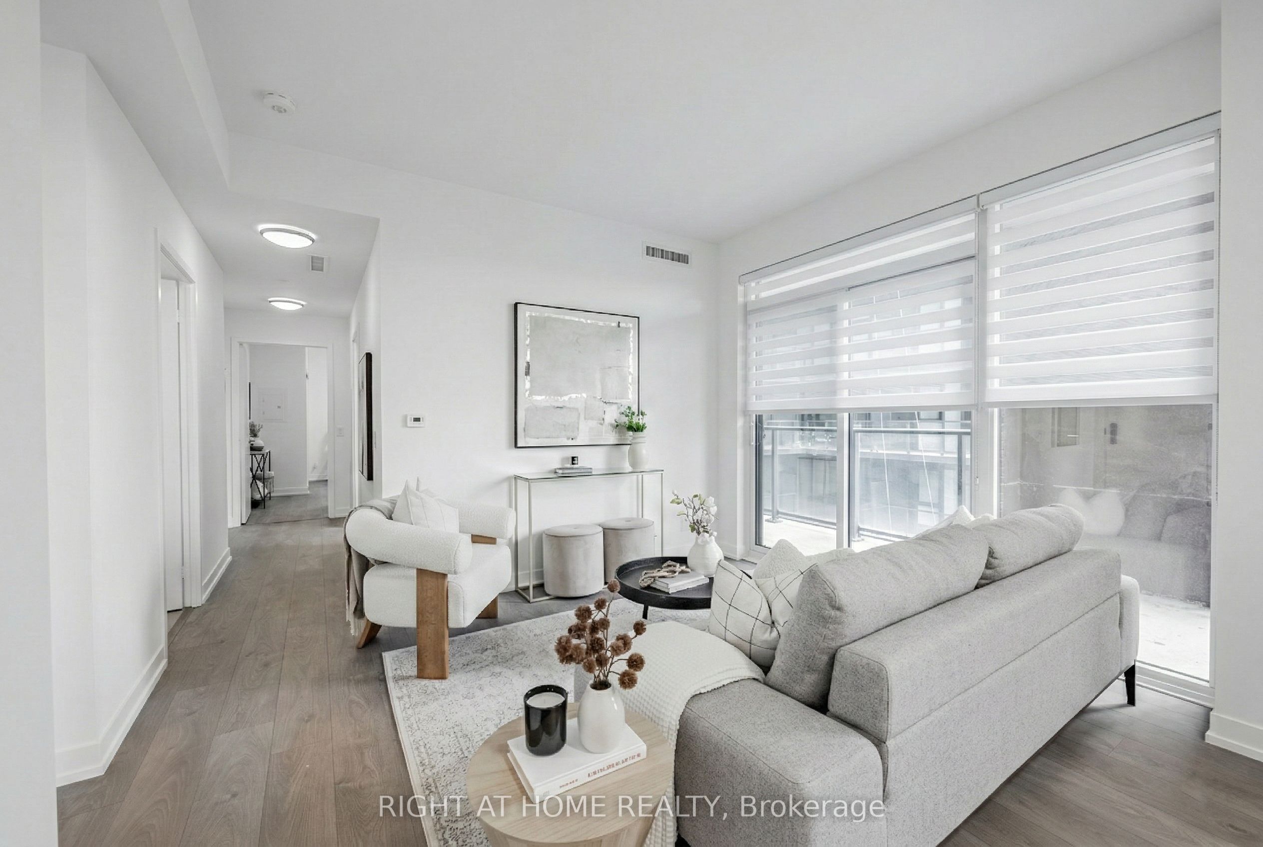 270 Dufferin Street 815 Property Photo 2