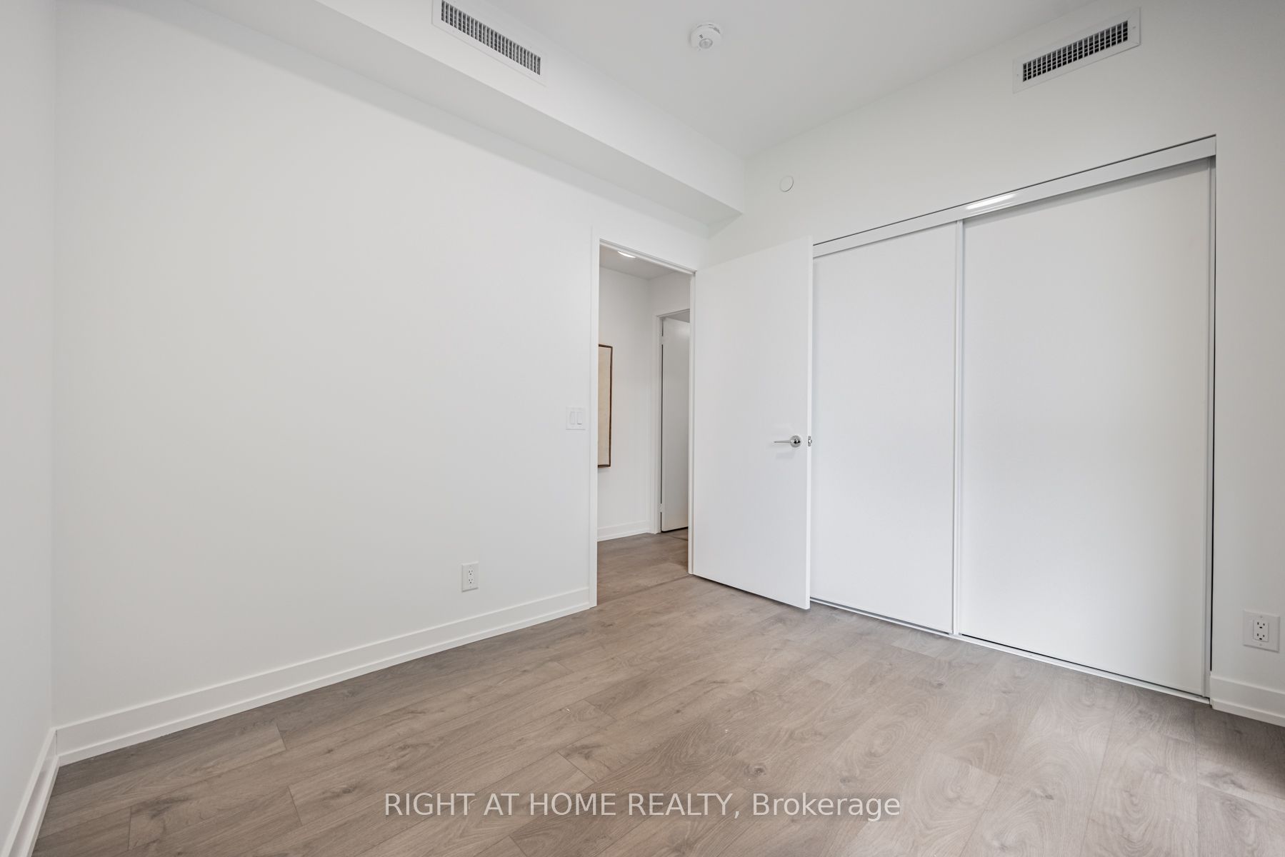 270 Dufferin Street 815 Property Photo 16