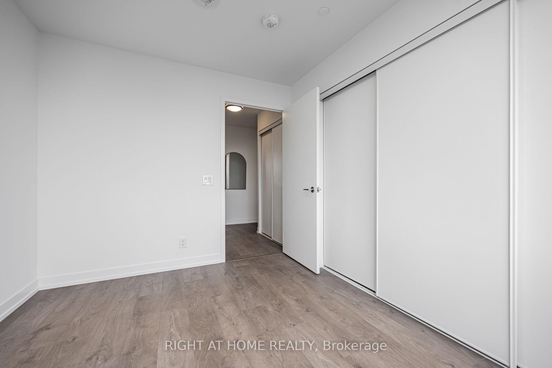 270 Dufferin Street 815 Property Photo 19