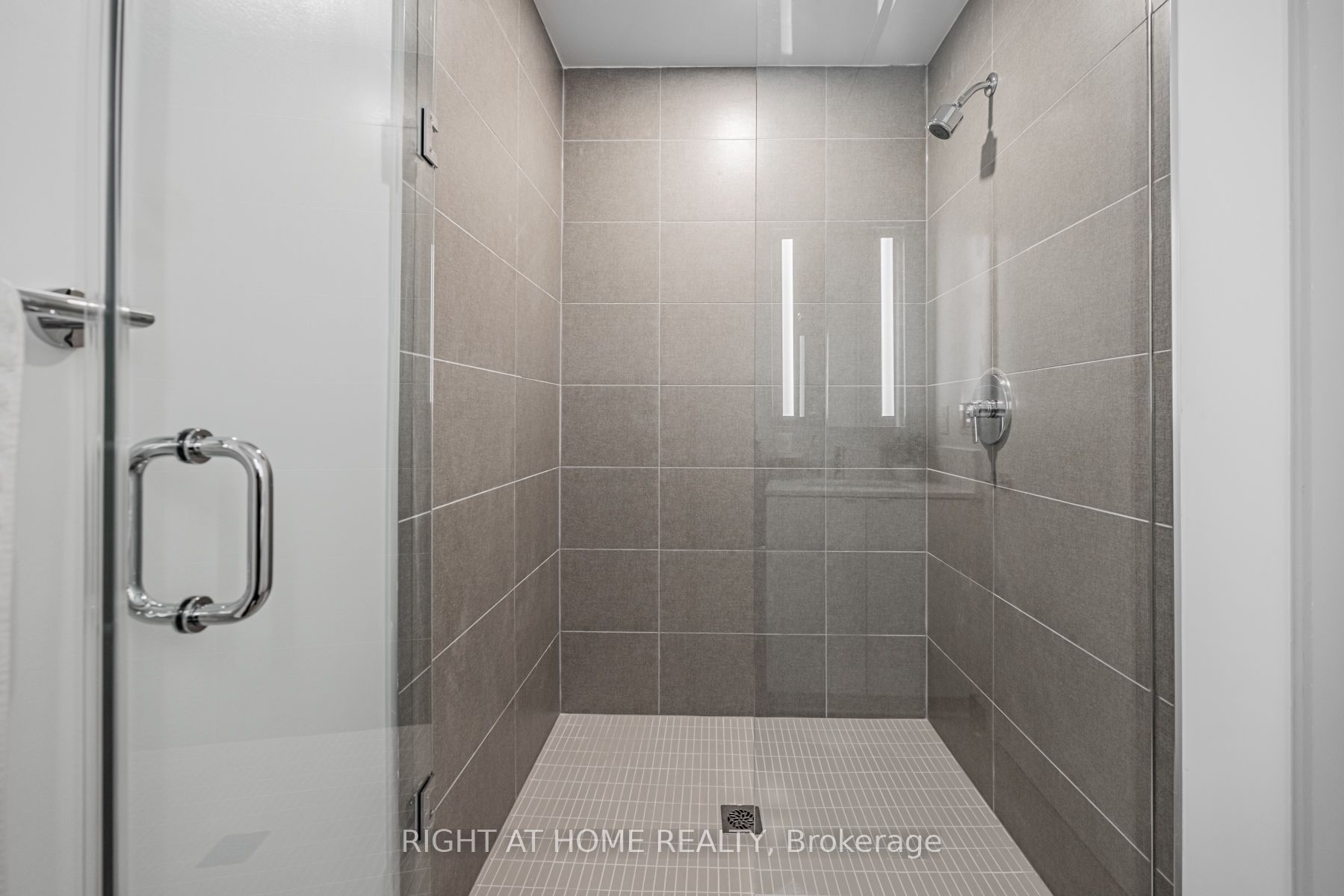 270 Dufferin Street 815 Property Photo 21