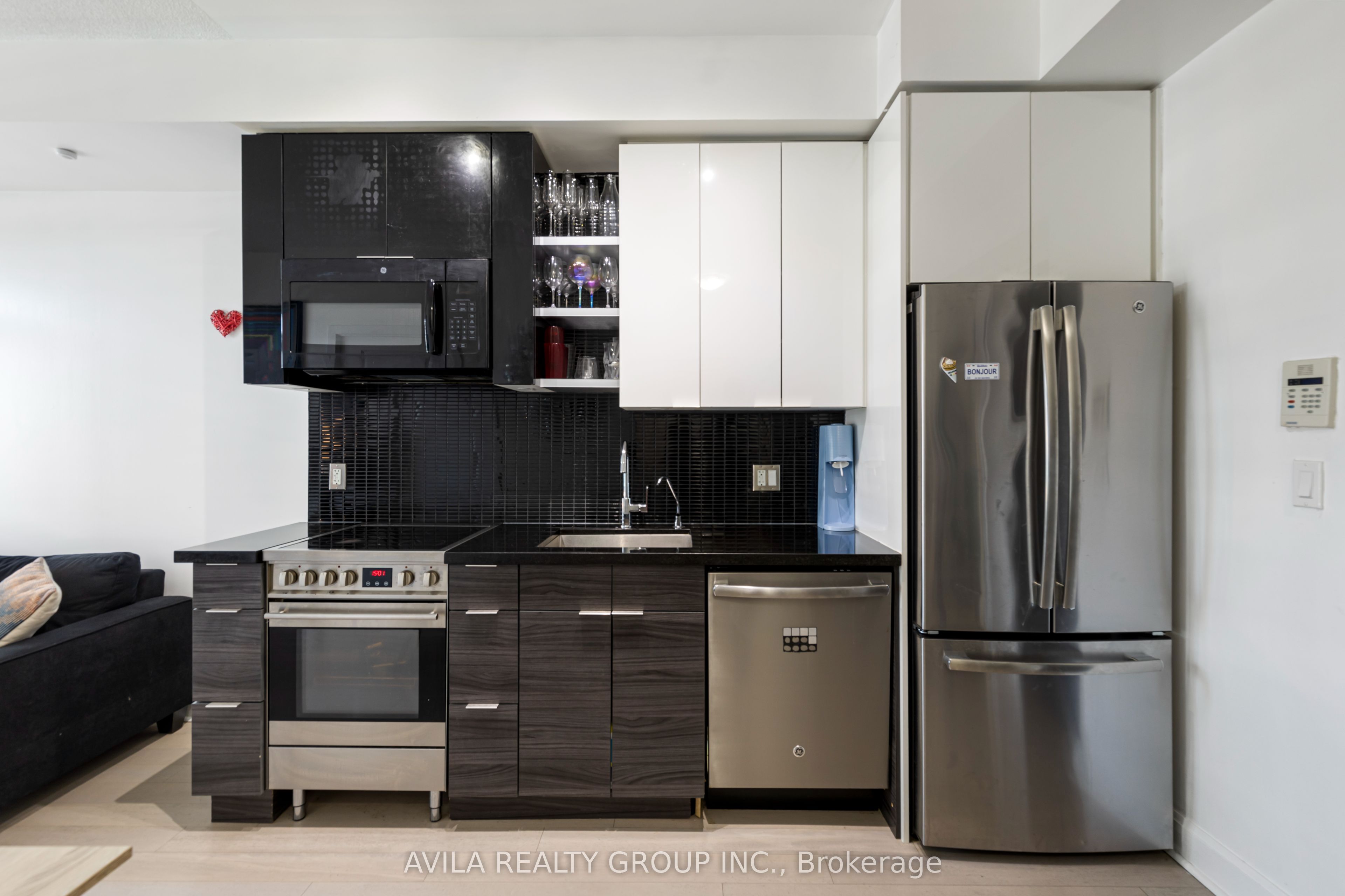 33 Shore Breeze Drive S 1707 Property Photo 10