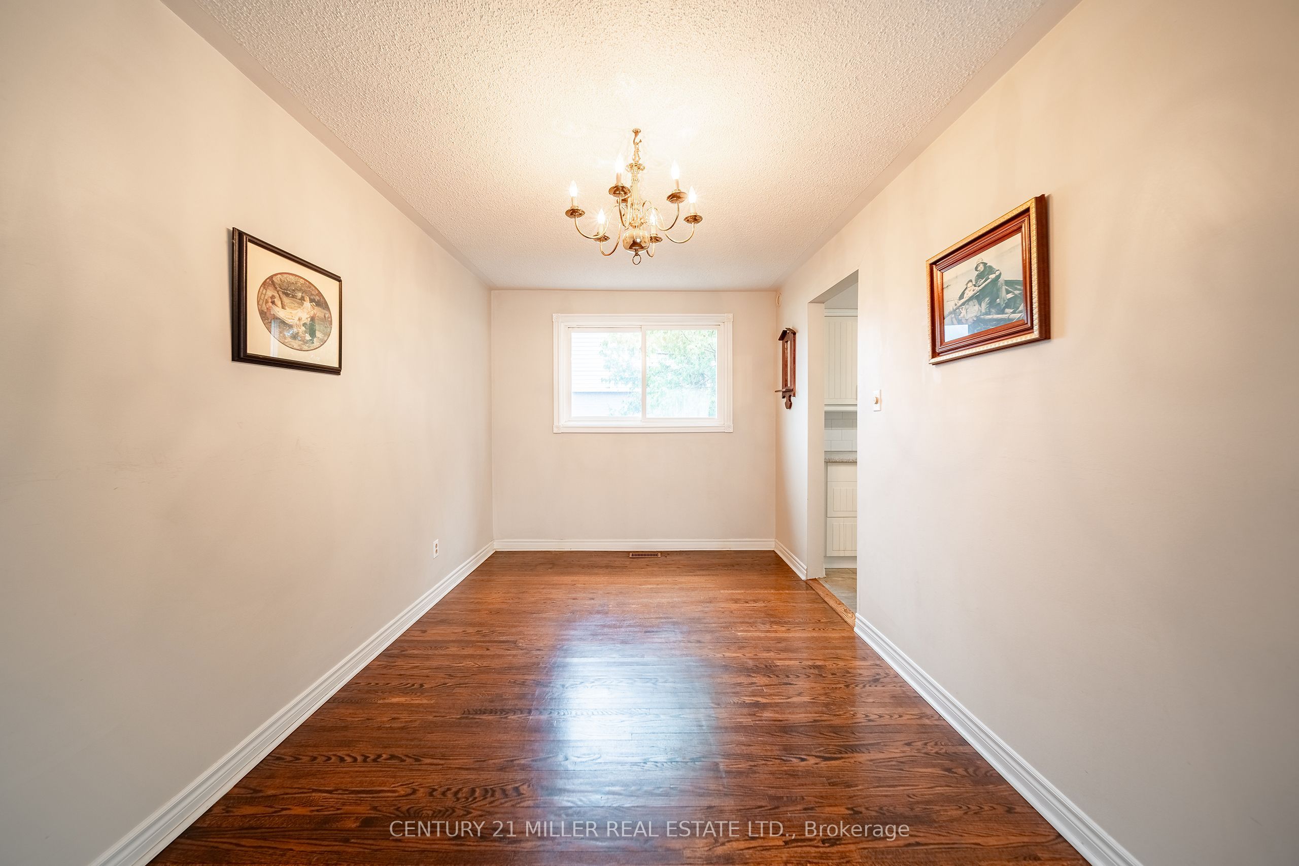 557 Trafford Crescent Property Photo 7