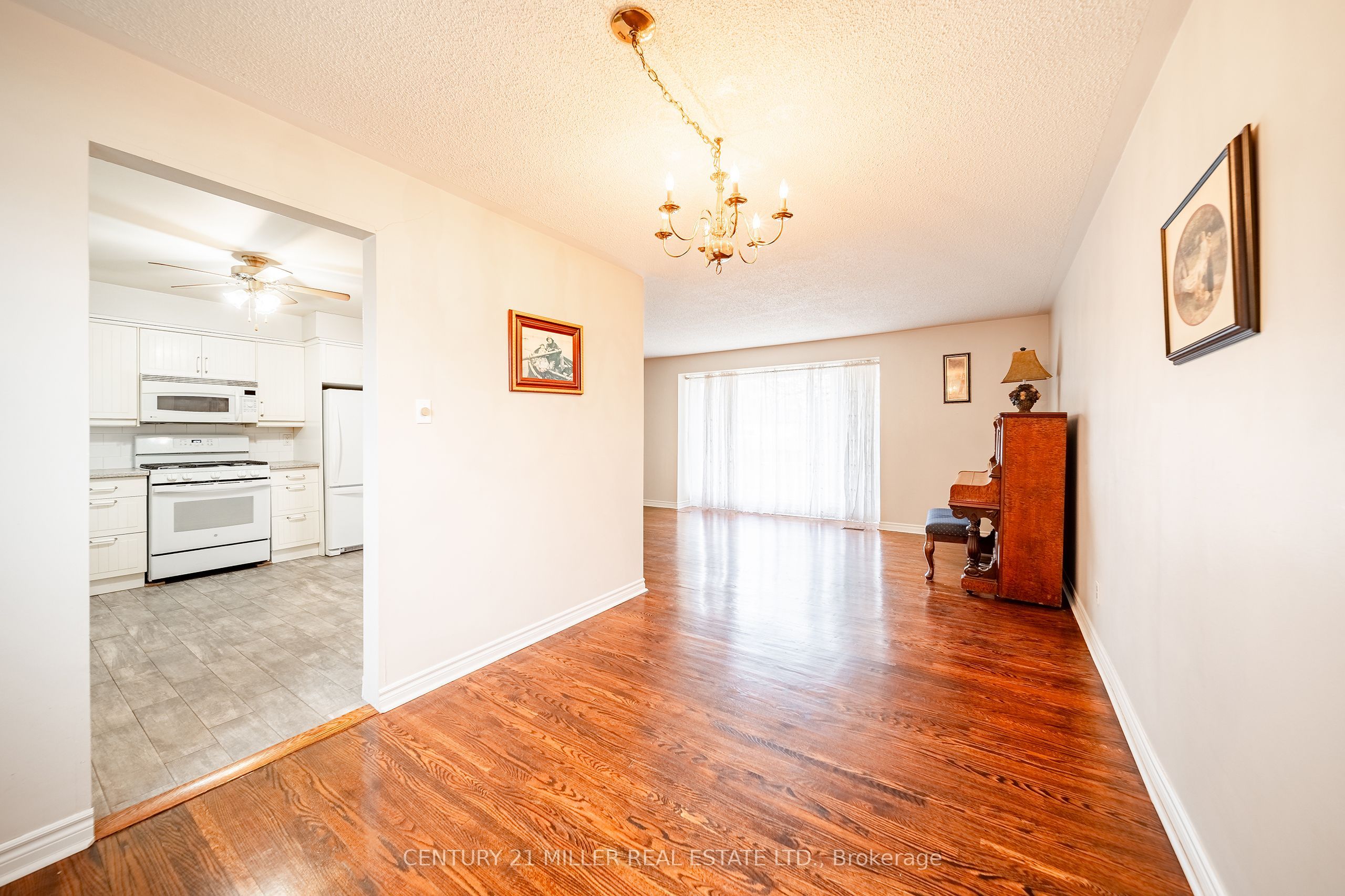 557 Trafford Crescent Property Photo 8
