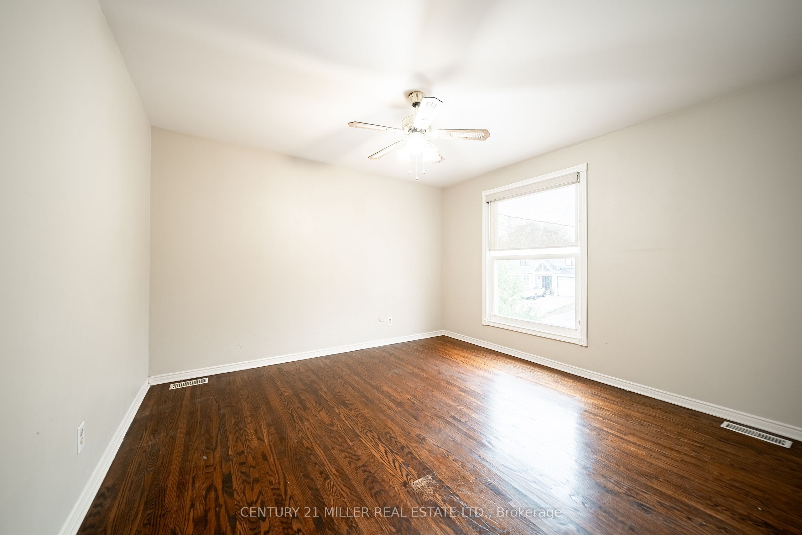 557 Trafford Crescent Property Photo 14