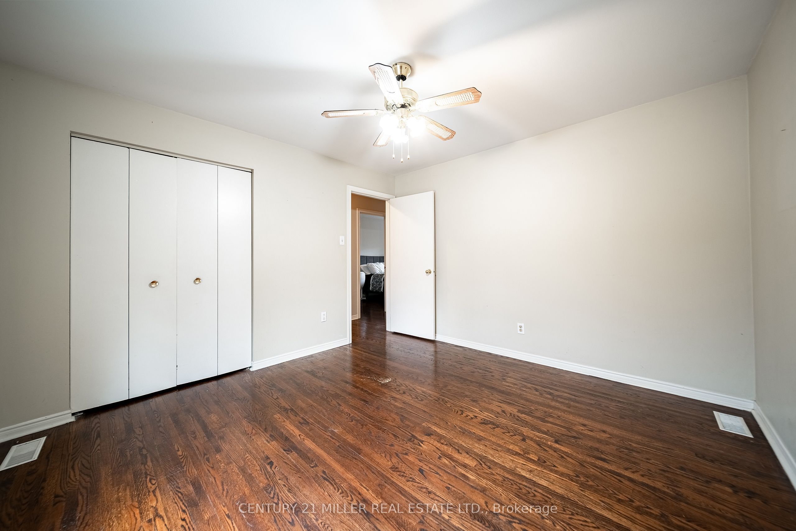 557 Trafford Crescent Property Photo 15