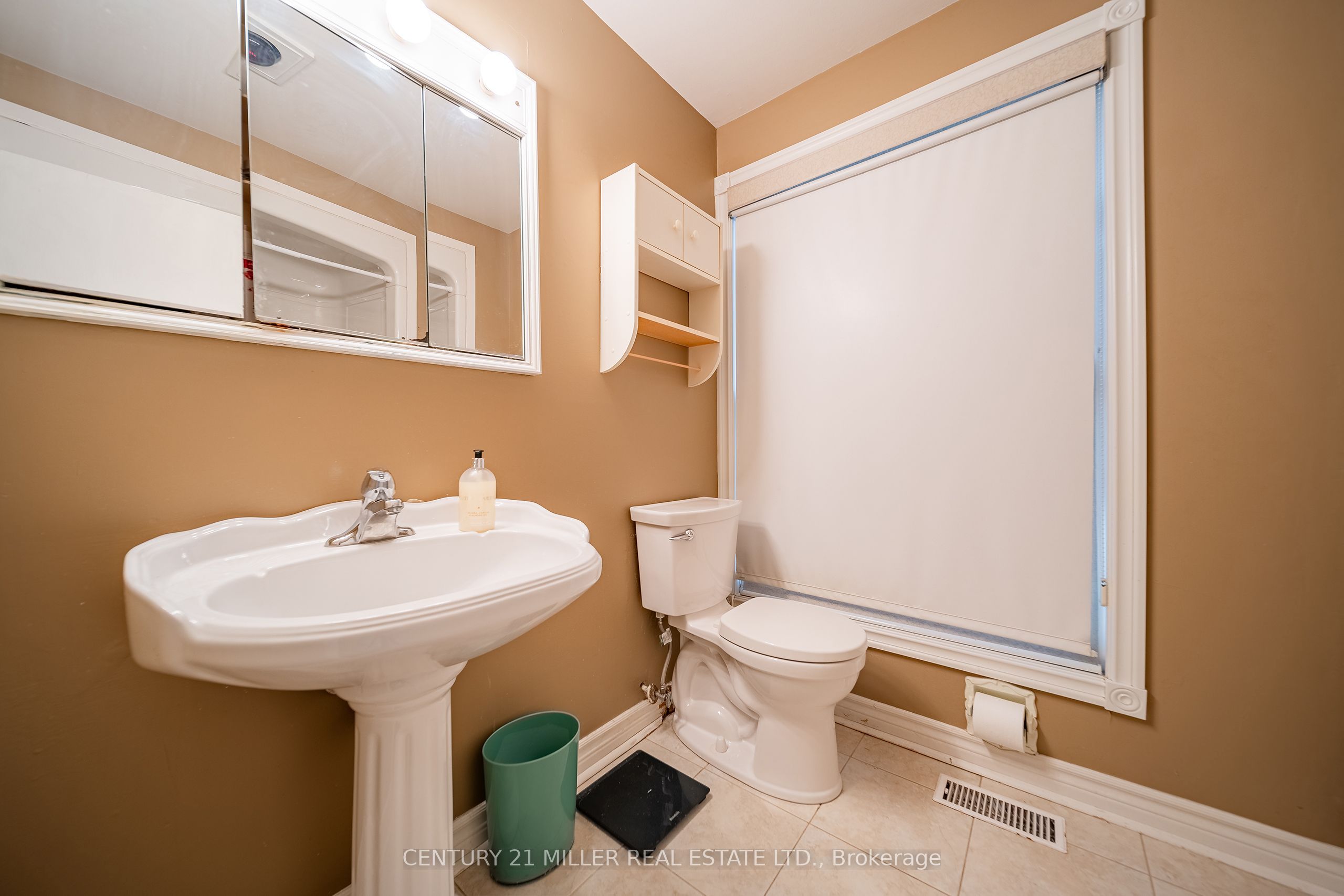 557 Trafford Crescent Property Photo 18