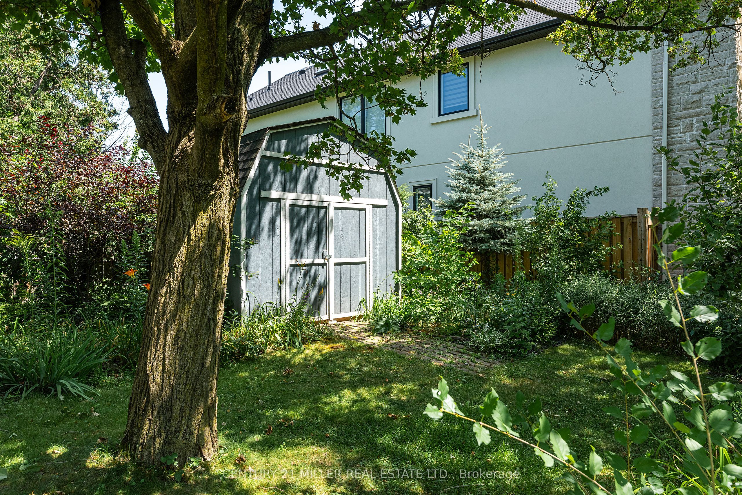 557 Trafford Crescent Property Photo 23