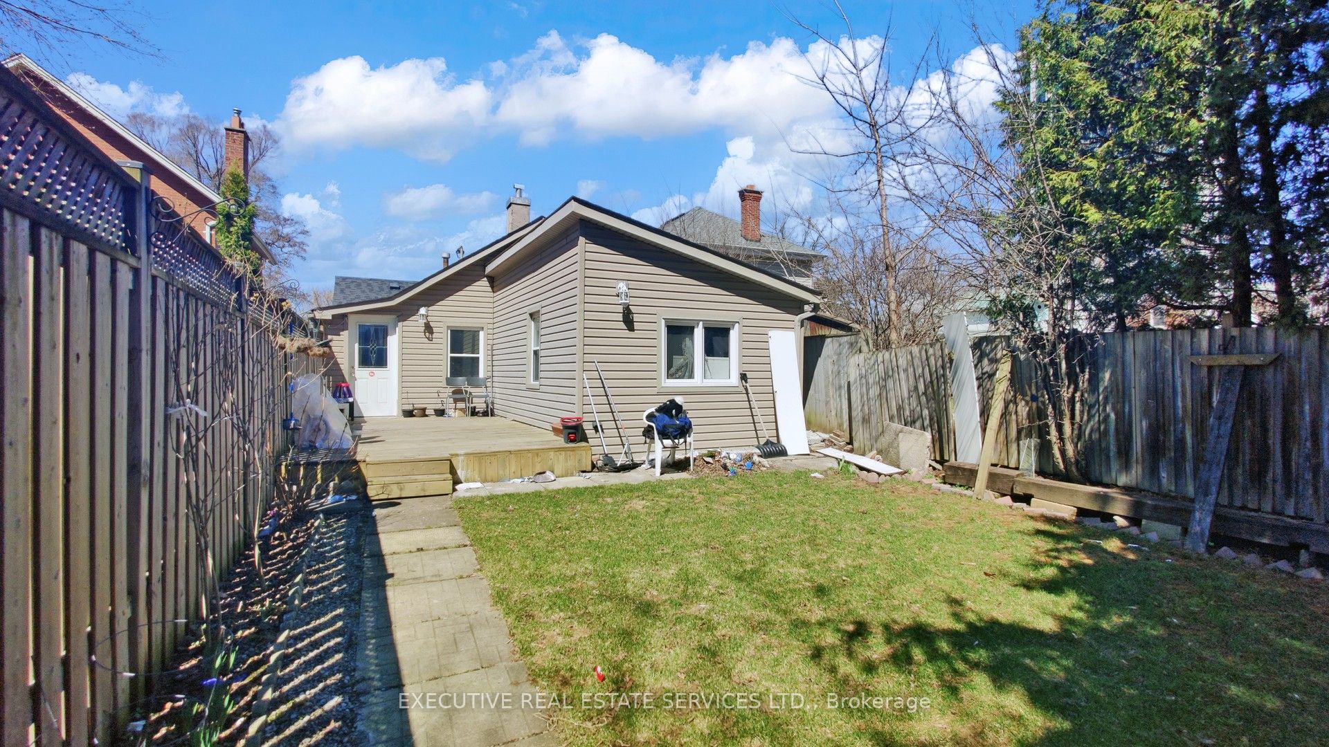 89 John Street Property Photo 35