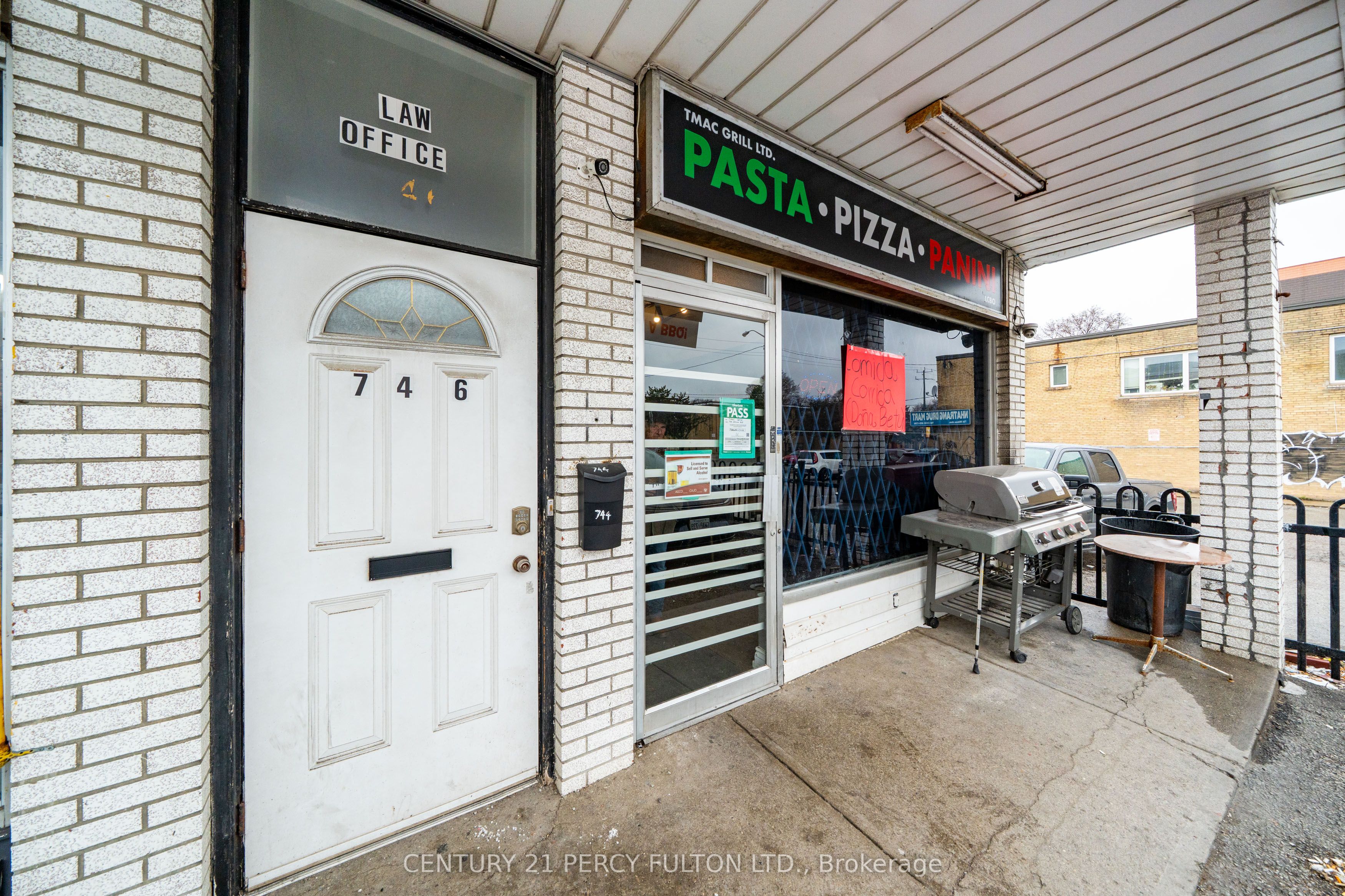 744-746 Wilson Avenue Property Photo 3