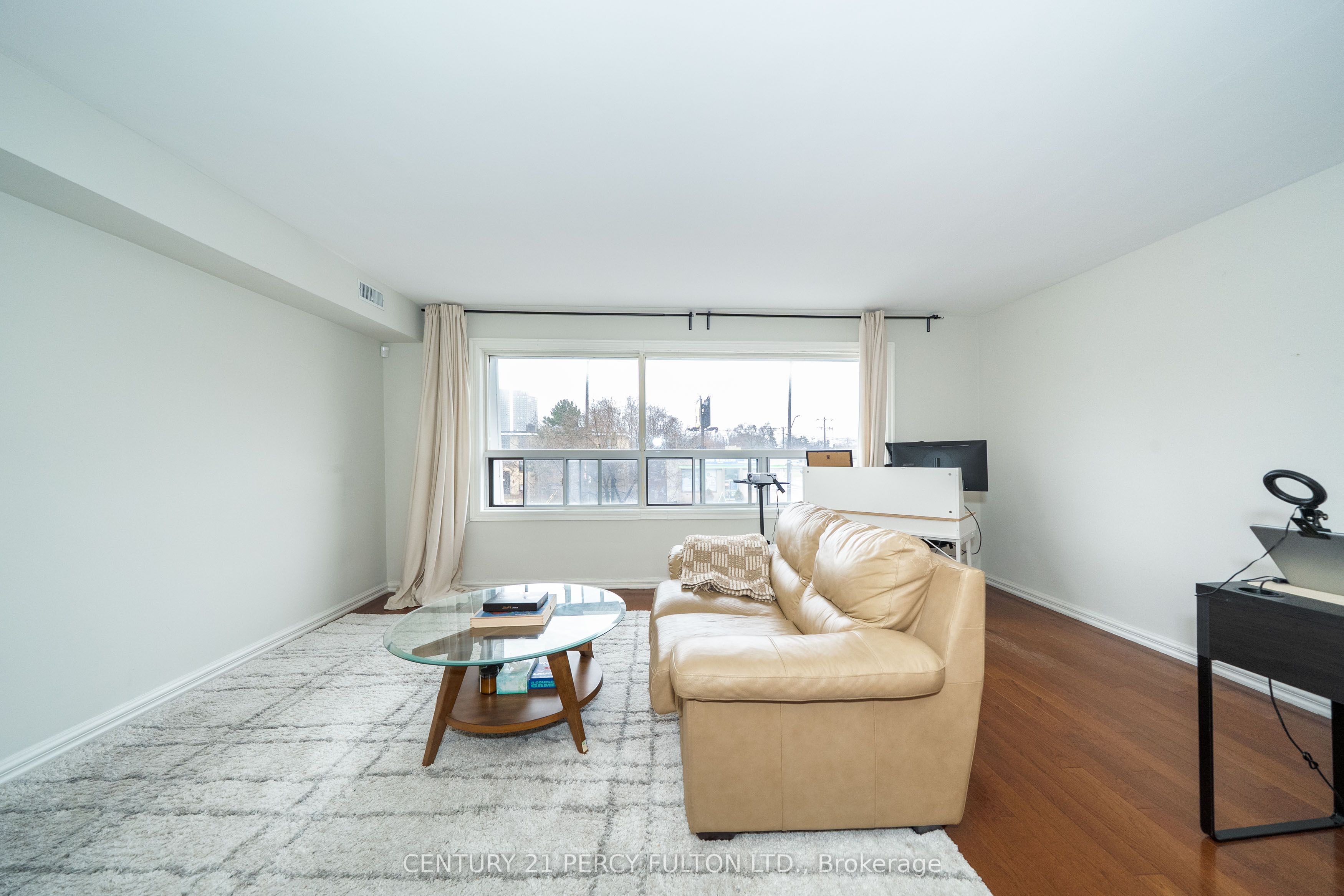 744-746 Wilson Avenue Property Photo 6
