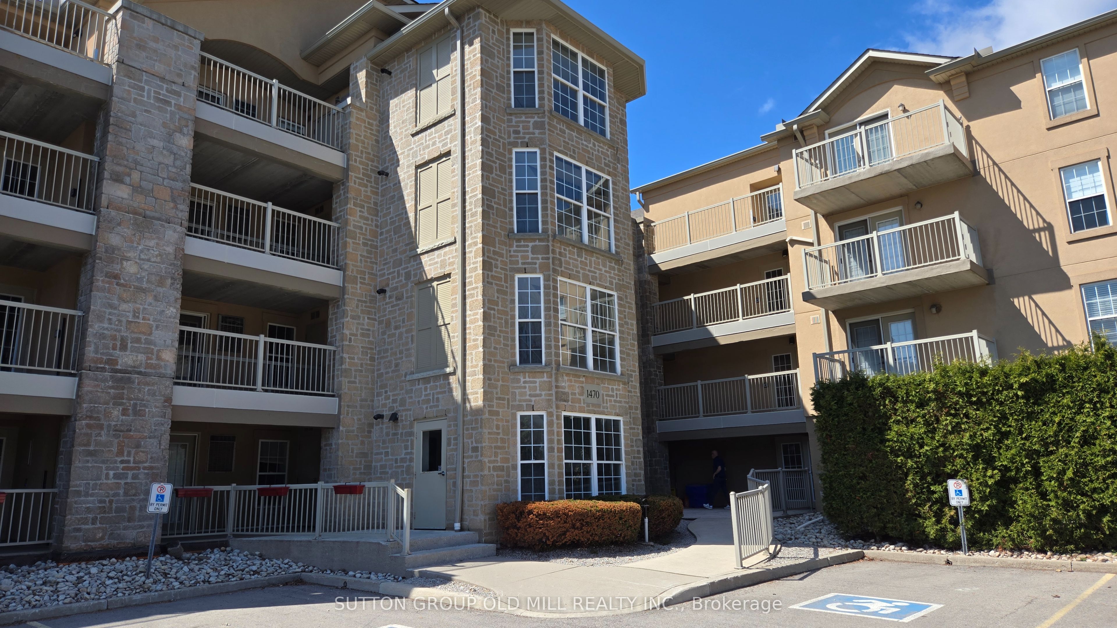 1470 Bishops Gate 208