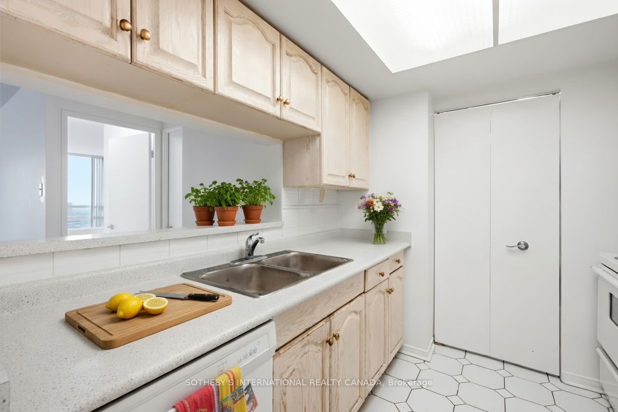 75 King Street E 1609 Property Photo 11
