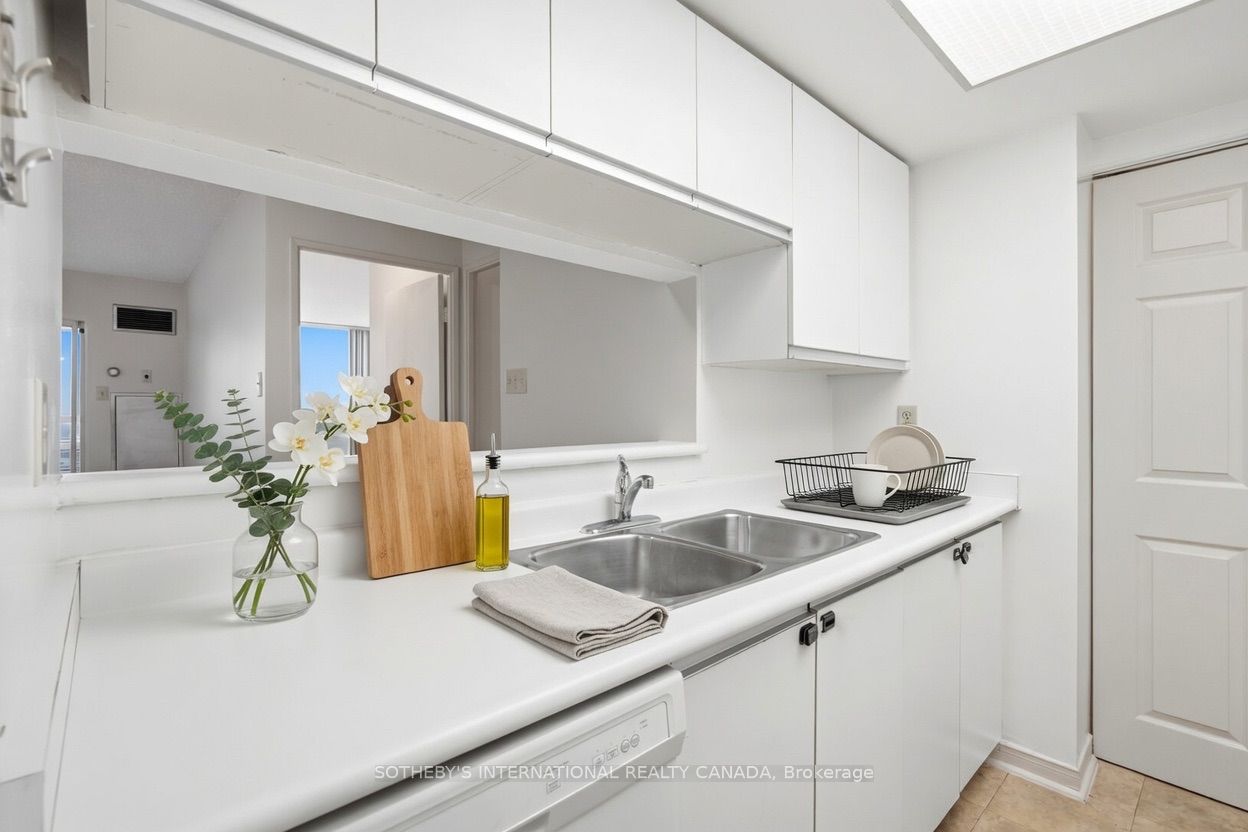 75 King Street E 1709 Property Photo 6