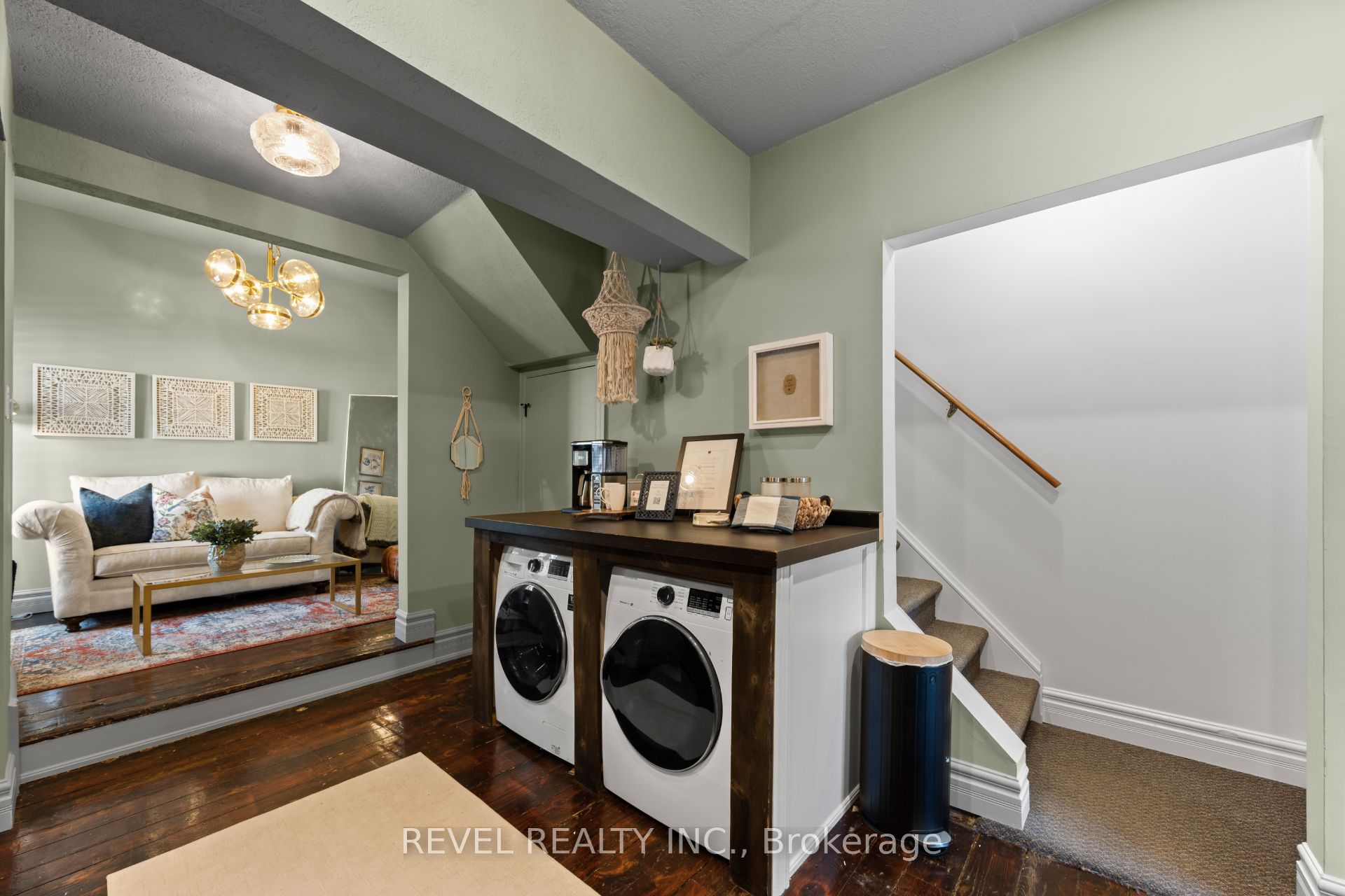 296 Queen Street S A Property Photo 5