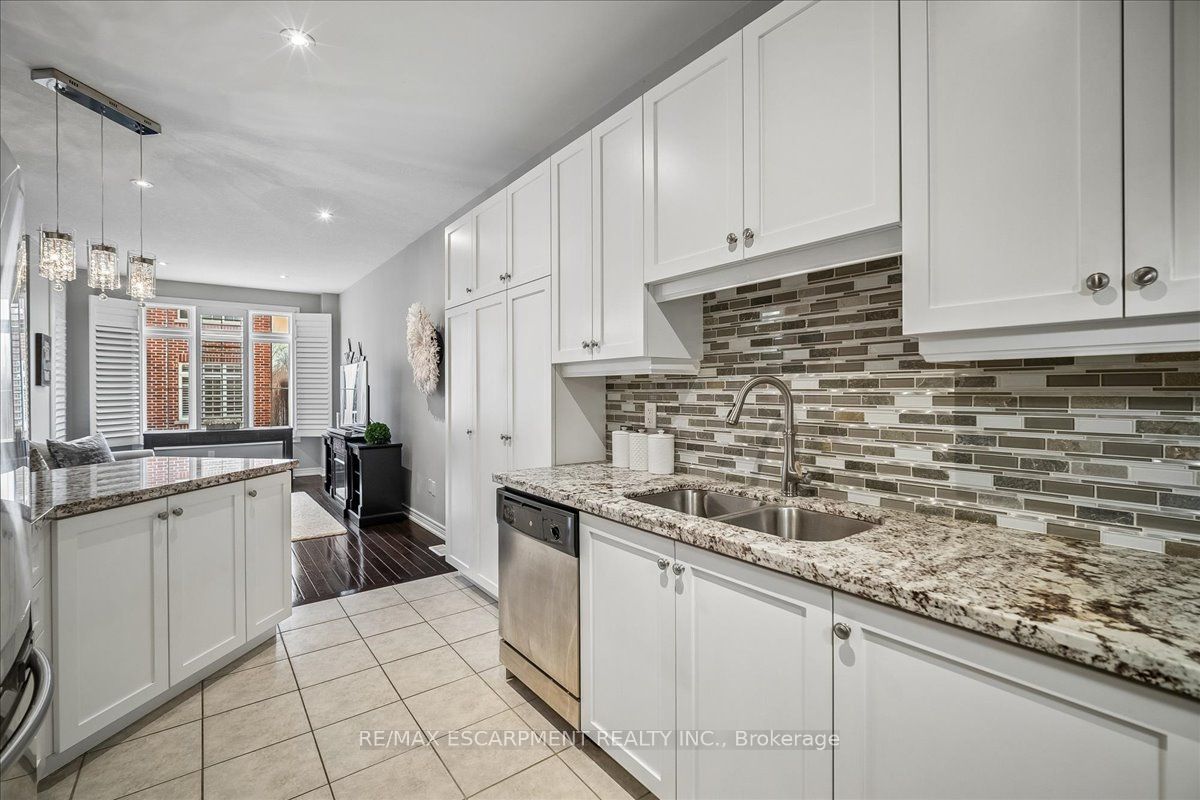 181 Plains Road W #40 Property Photo 14