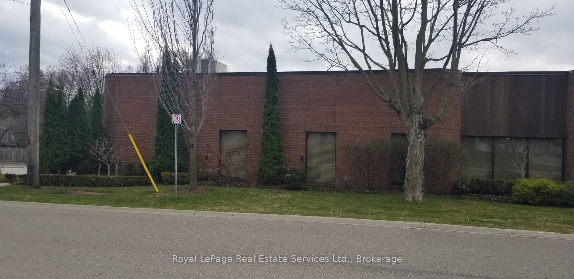 60 Lakeshore Road W 1 Property Photo 5