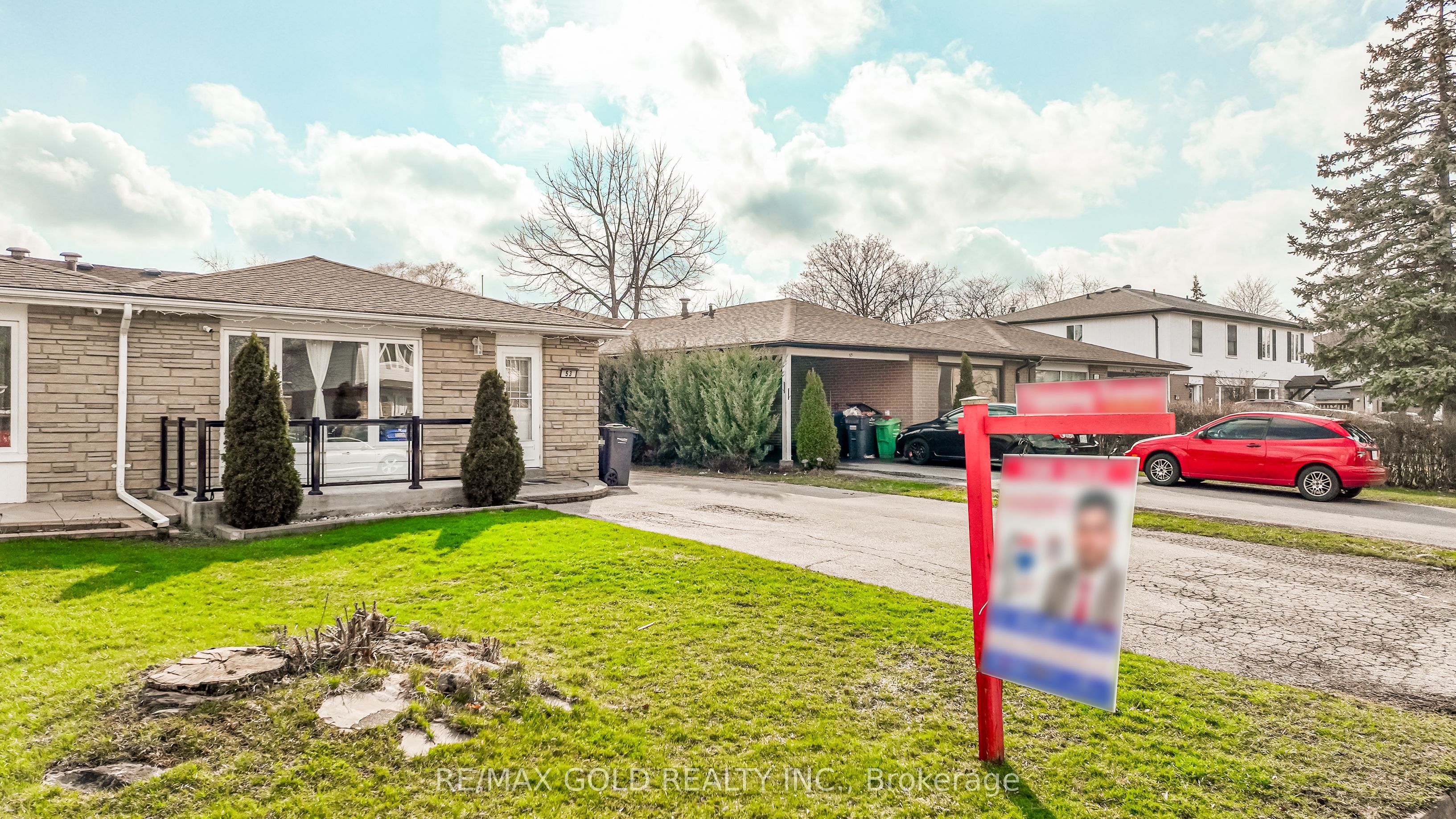 53 Davenport Crescent Property Photo 2