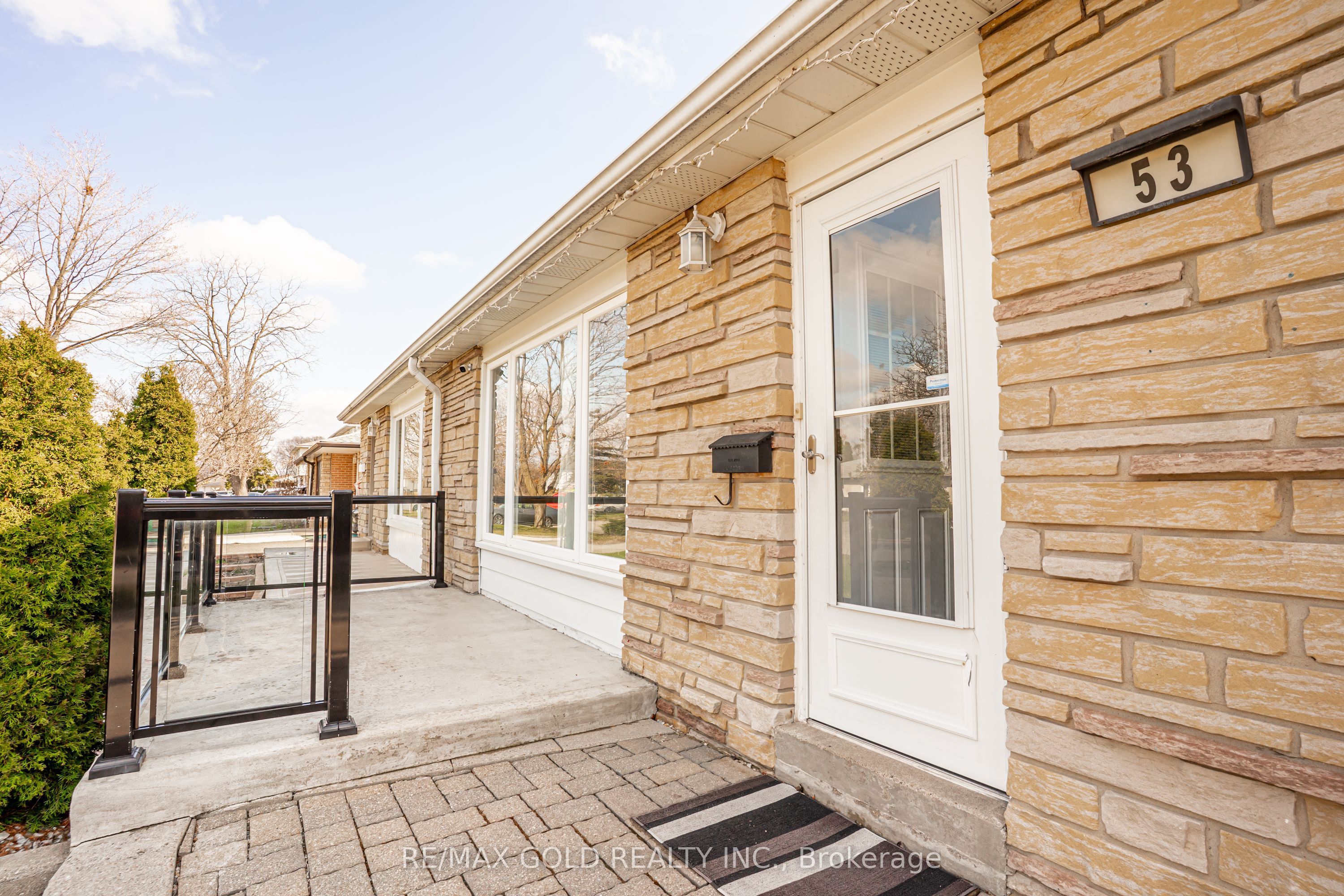 53 Davenport Crescent Property Photo 4