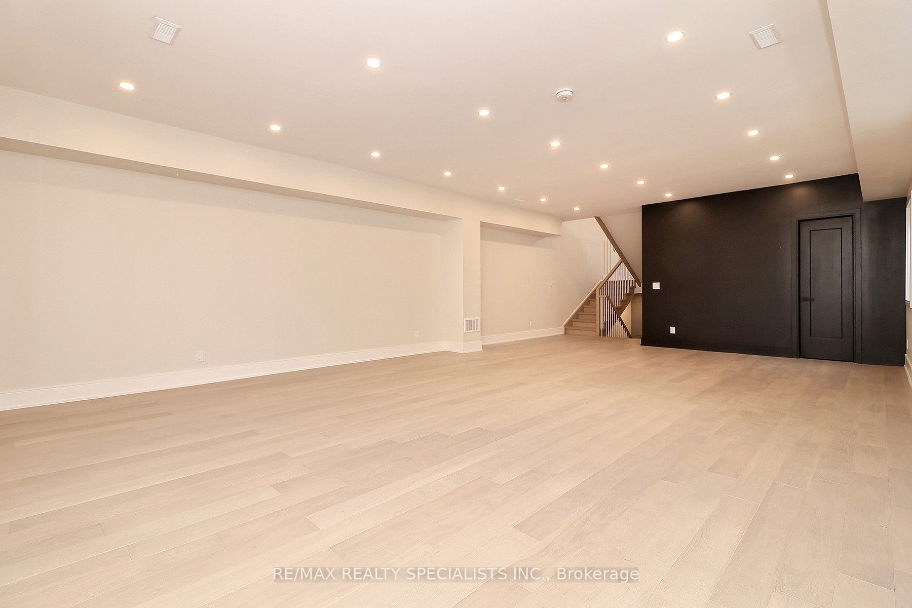 1046 Roosevelt Road Property Photo 15