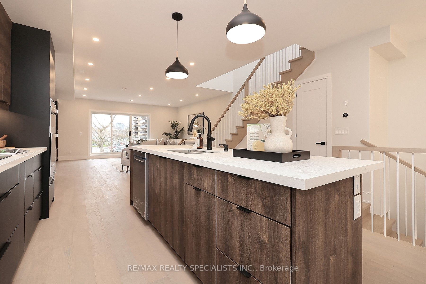 1046 Roosevelt Road Property Photo 23