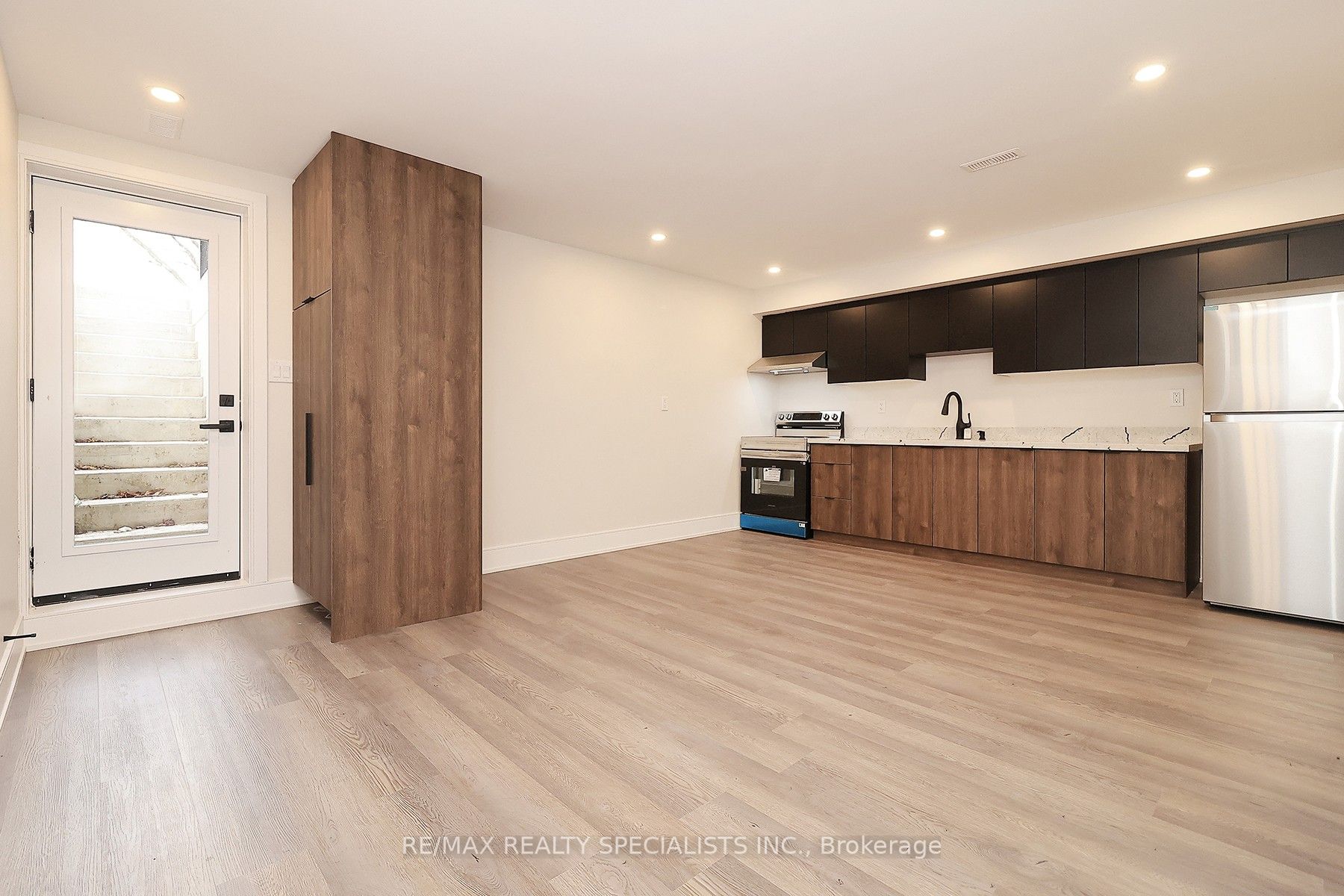 1046 Roosevelt Road Property Photo 30
