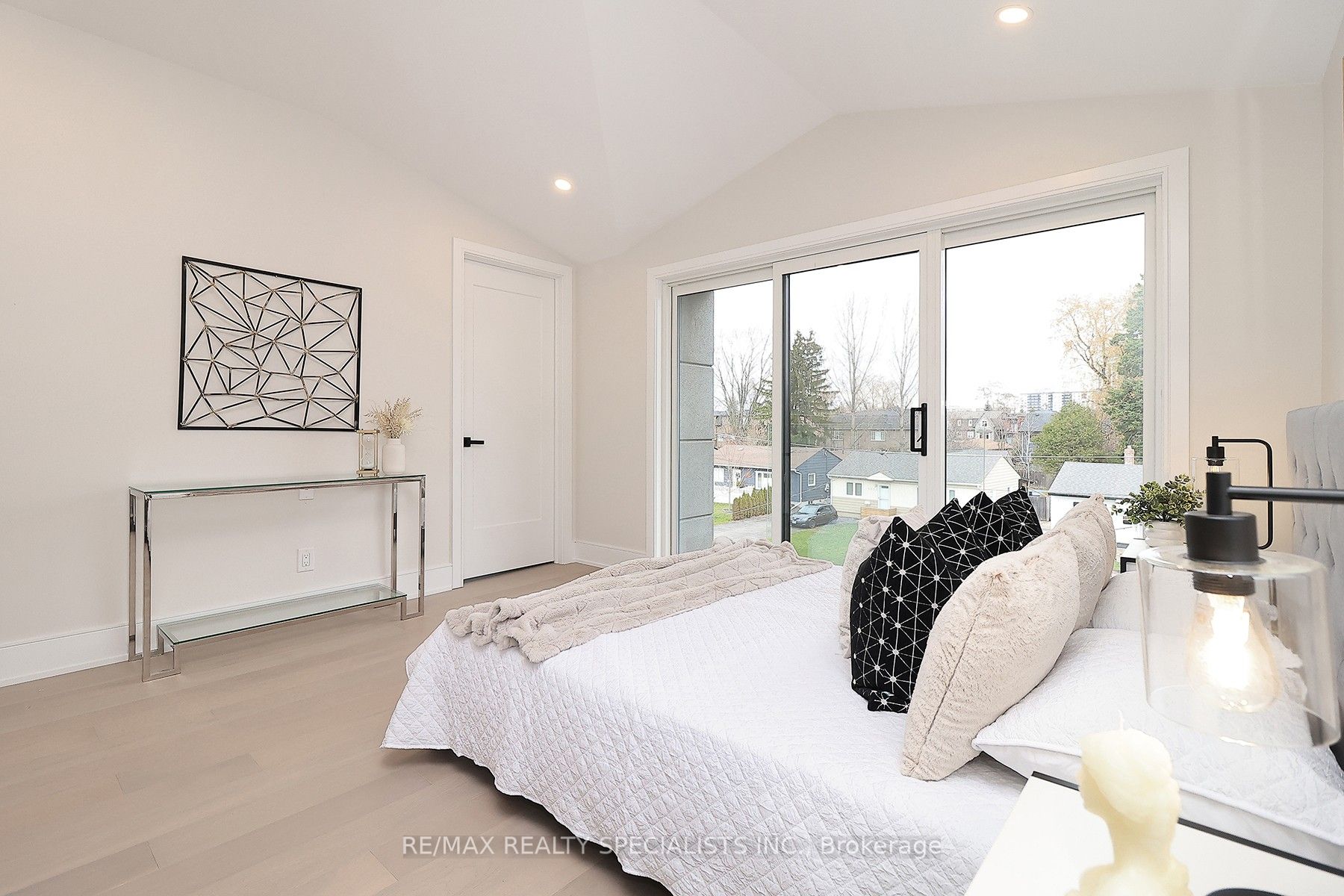 1046 Roosevelt Road Property Photo 39