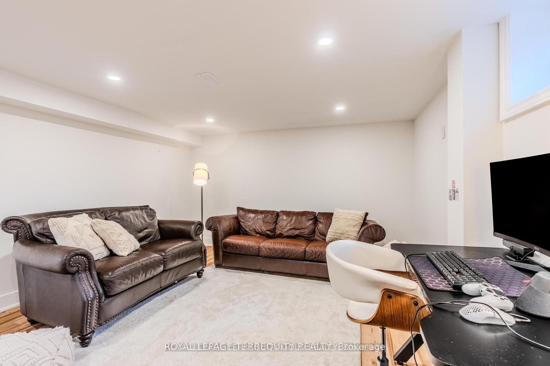 327 River Side Drive Property Photo 40